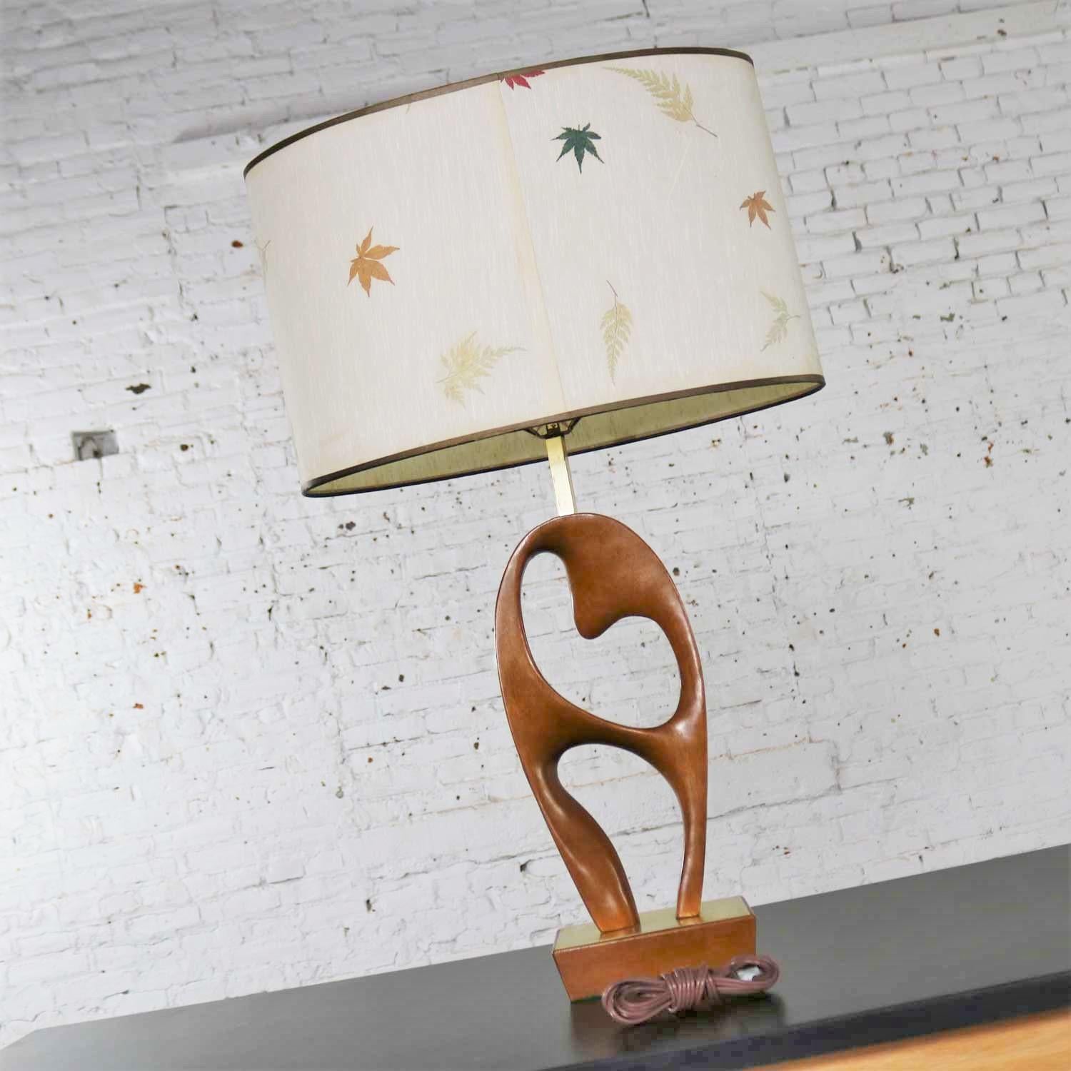 Mid-Century Modern Sculptural Biomorphic Walnut and Brass Table Lamp by Modeline For Sale 3