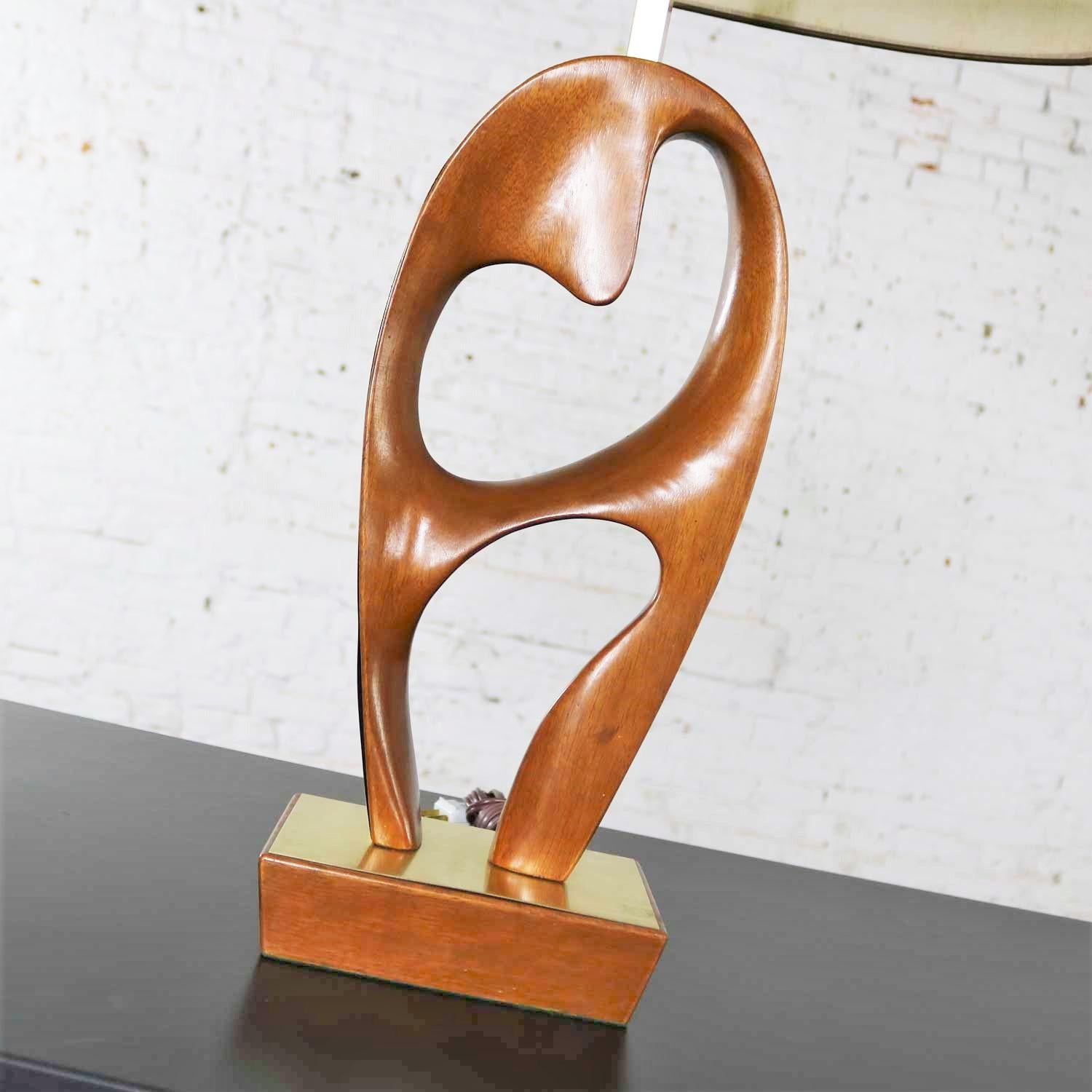 Mid-Century Modern Sculptural Biomorphic Walnut and Brass Table Lamp by Modeline For Sale 5
