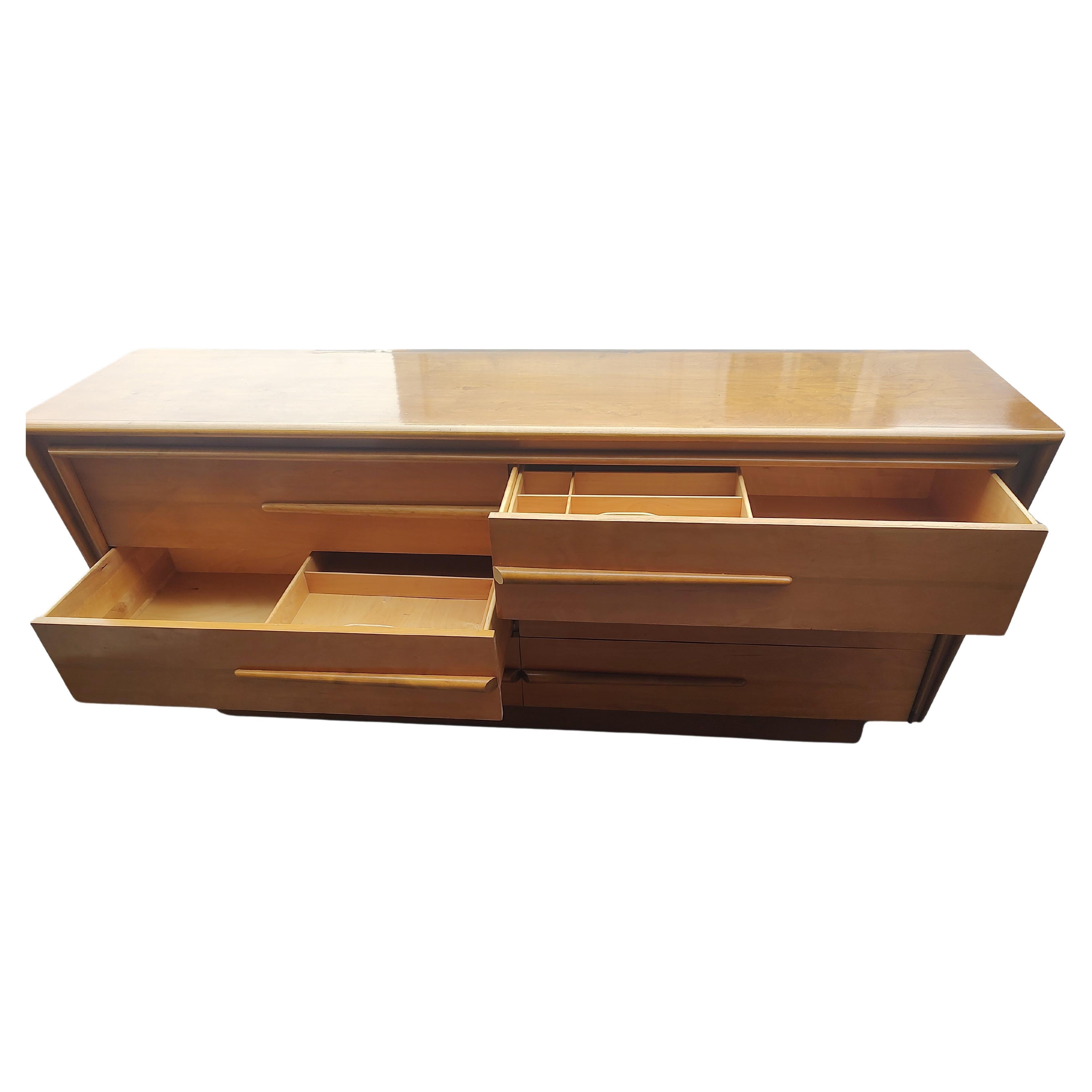 Bouleau Commode sculpturale en bouleau mi-siècle moderne à 6 tiroirs d'Edmond Spence, Suède en vente
