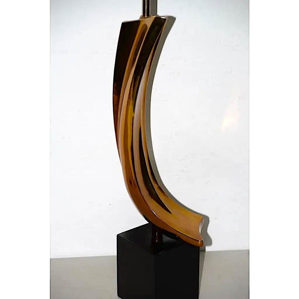 Lámpara escultórica de latón moderna de mediados de siglo Moderno de mediados de siglo en venta