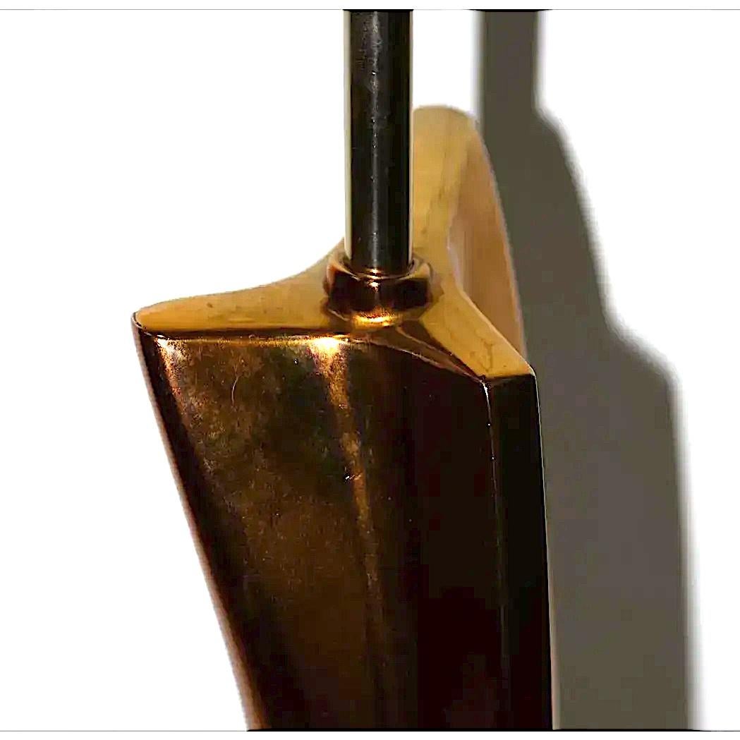 Lámpara escultórica de latón moderna de mediados de siglo Pulido en venta