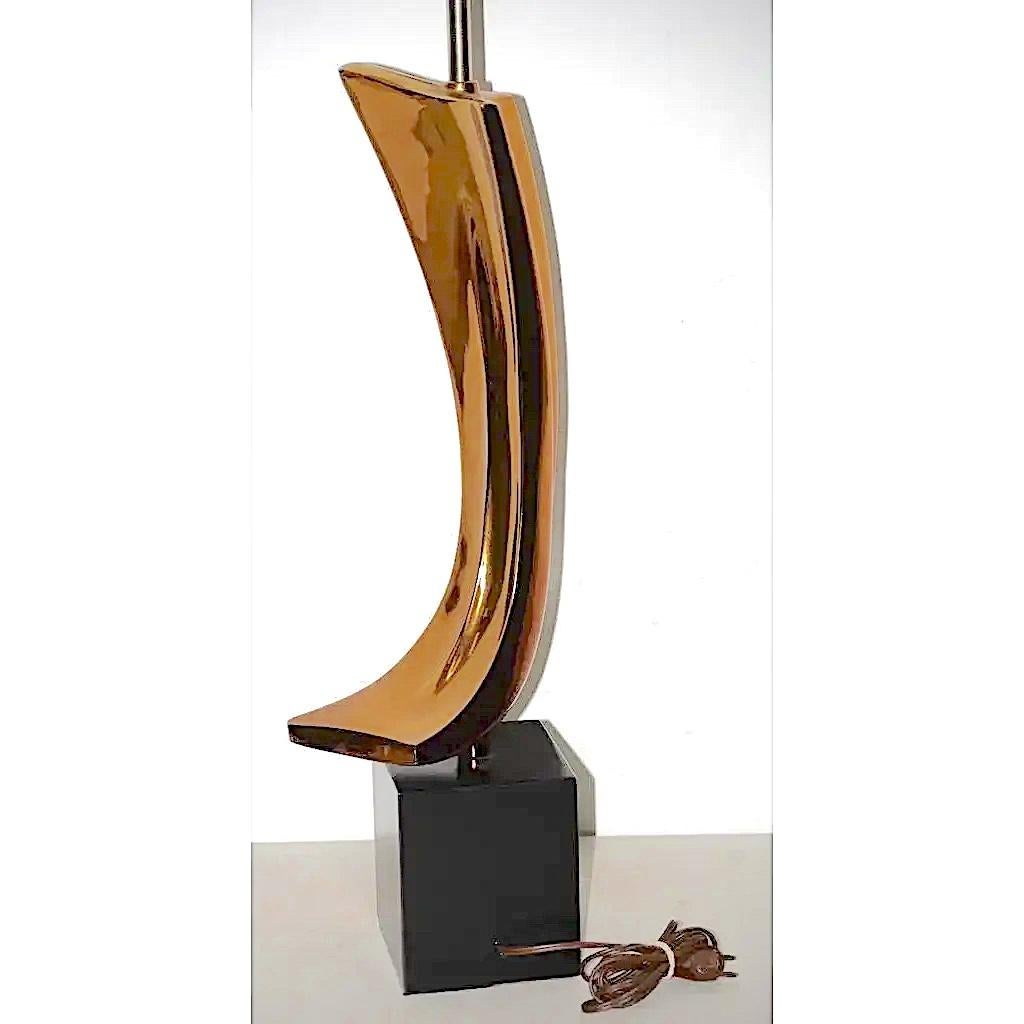 Lámpara escultórica de latón moderna de mediados de siglo siglo XX en venta