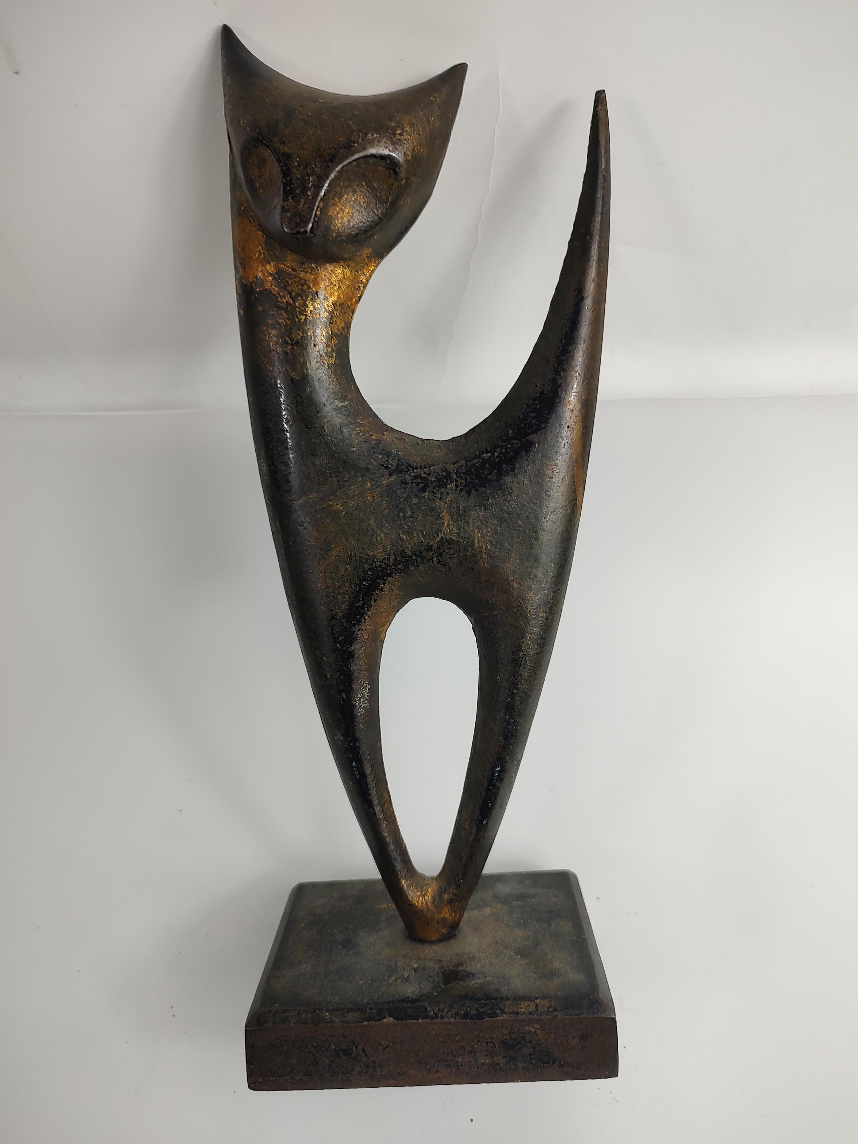 Mid-Century Modern Sculptural Cast Iron Siamese Cat Door Stop with Gold Remnant In Good Condition In Port Jervis, NY