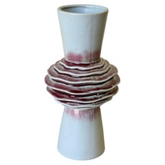 Jarrón escultural de cerámica de estilo «Mid-Century Modern» con forma de anillos superpuestos