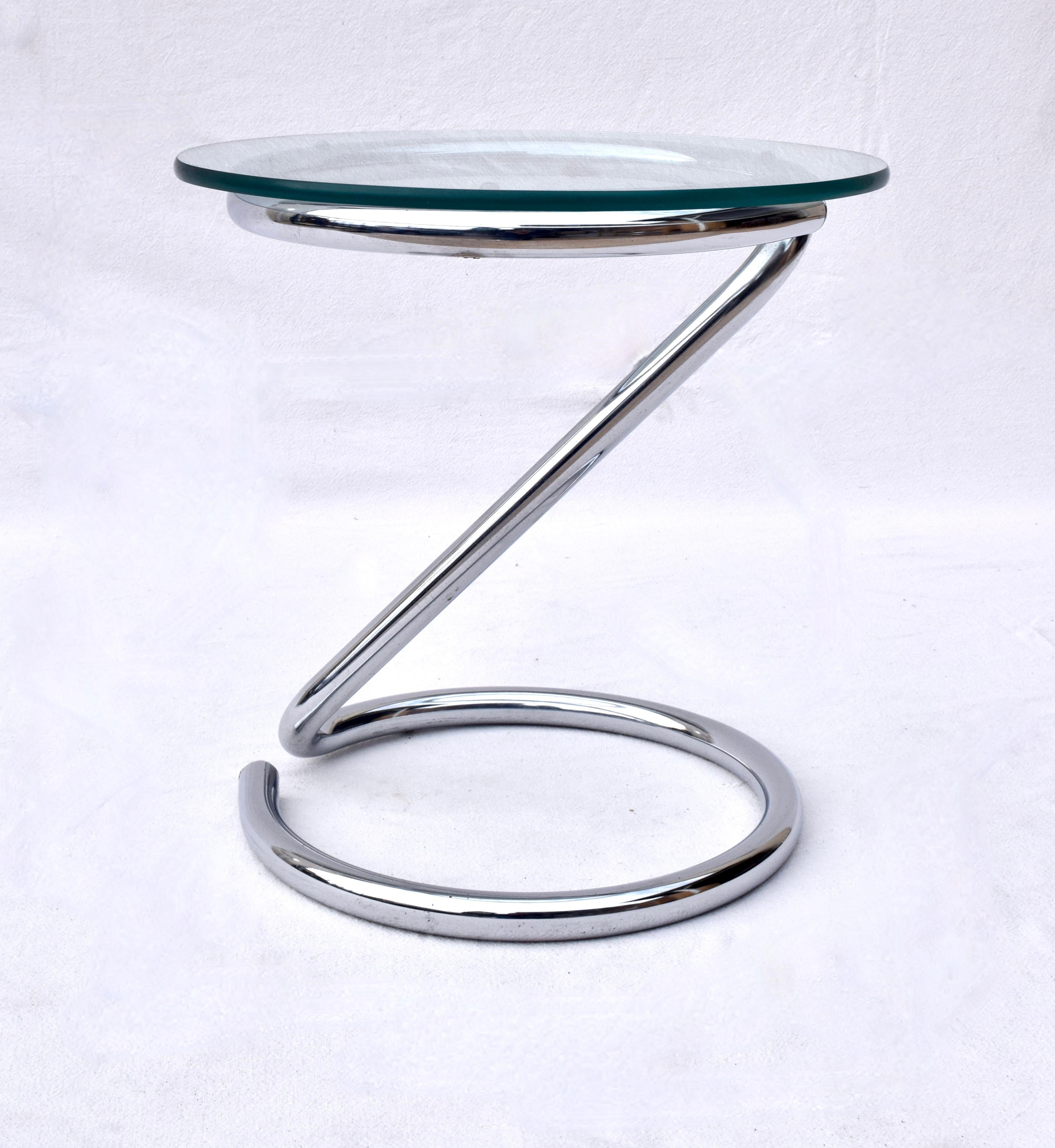 italien Table d'appoint tubulaire sculpturale en verre et en chrome du milieu du siècle en vente