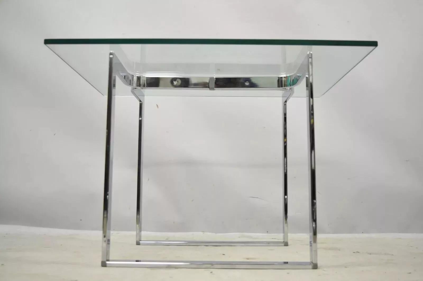 Table d'appoint sculpturale chromée rectangulaire avec plateau en verre, mi-siècle moderne en vente 3