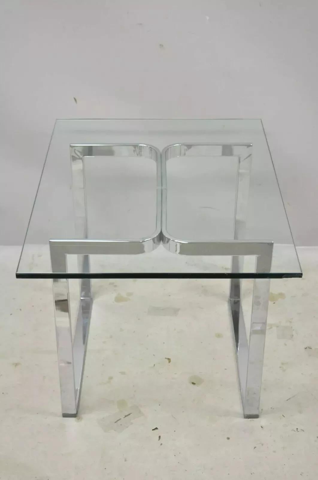Inconnu Table d'appoint sculpturale chromée rectangulaire avec plateau en verre, mi-siècle moderne en vente