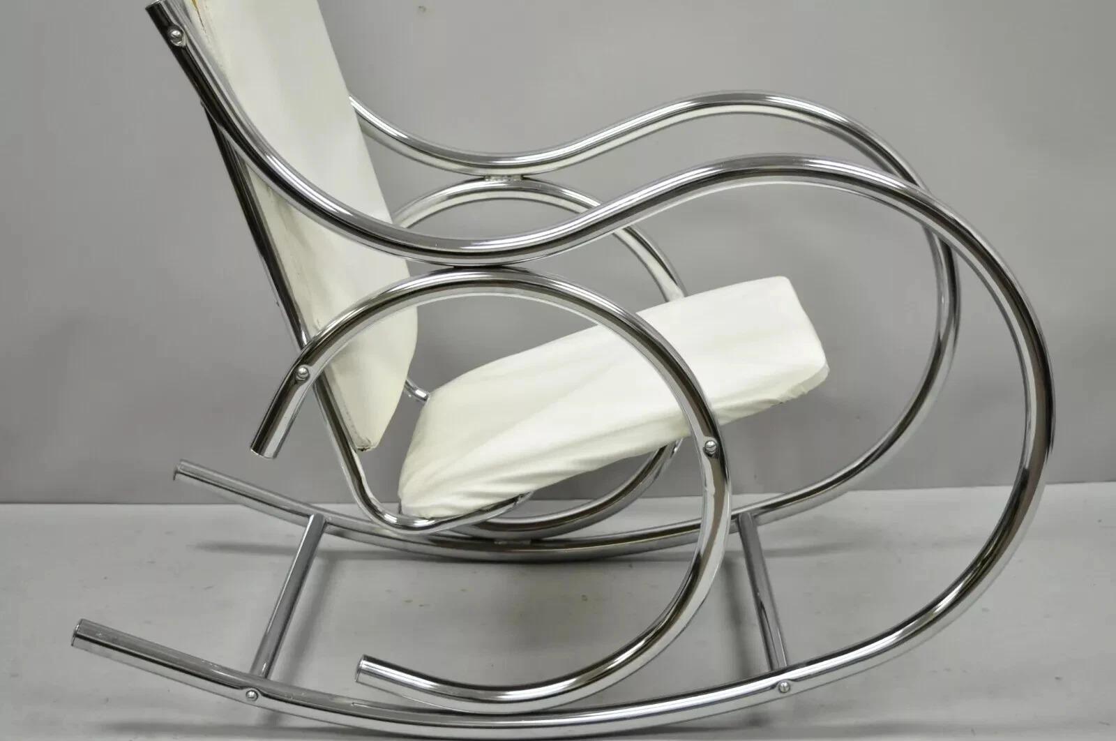 Inconnu Chaise à bascule Thonet sculpturale moderne du milieu du siècle dernier de Milo Baughman en vente