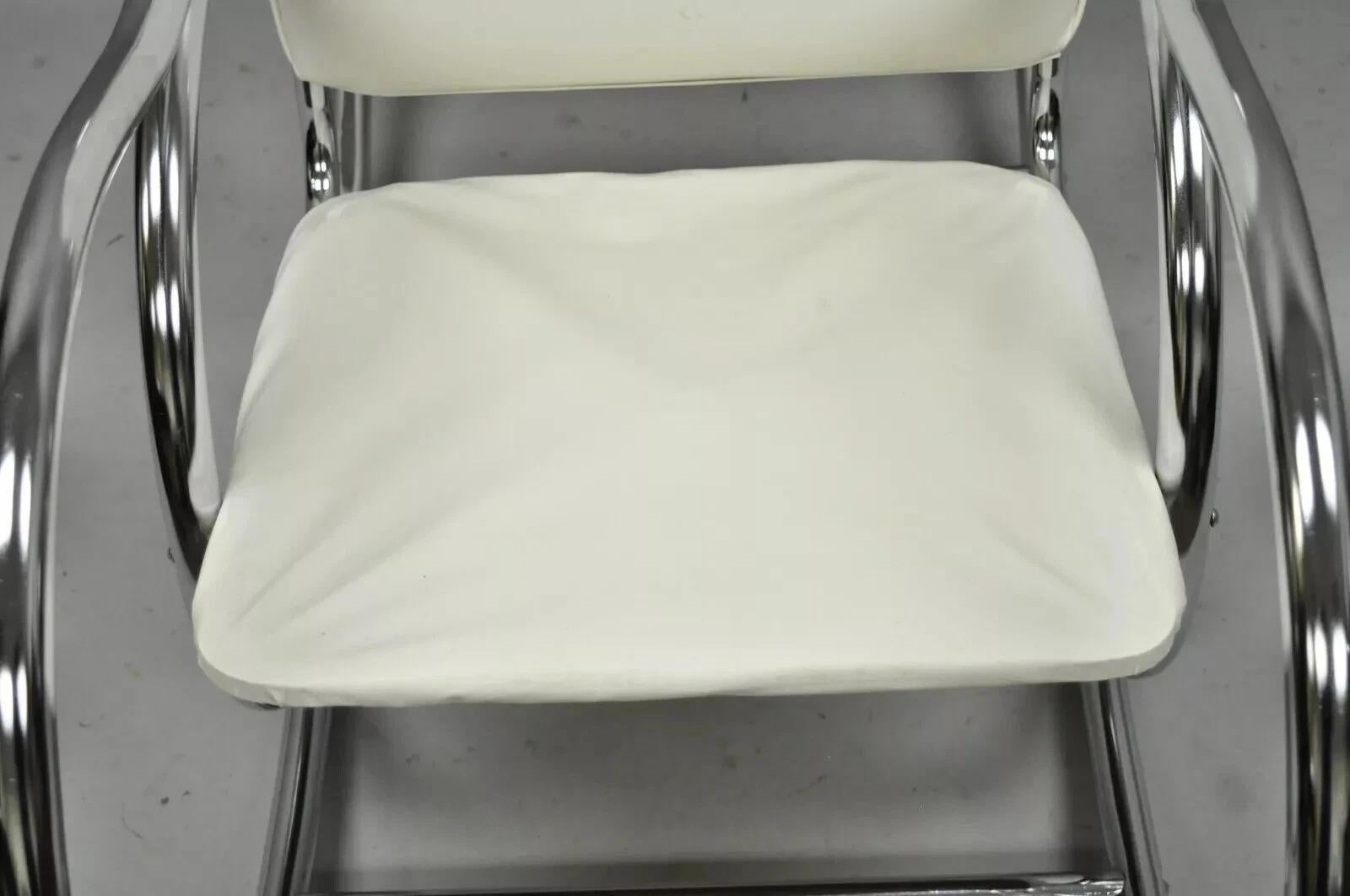 Chaise à bascule Thonet sculpturale moderne du milieu du siècle dernier de Milo Baughman Bon état - En vente à Philadelphia, PA
