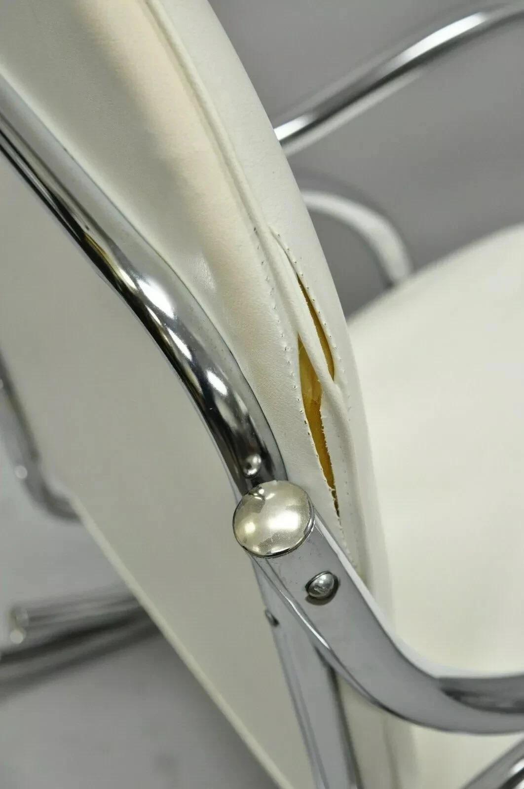 Chrome Chaise à bascule Thonet sculpturale moderne du milieu du siècle dernier de Milo Baughman en vente