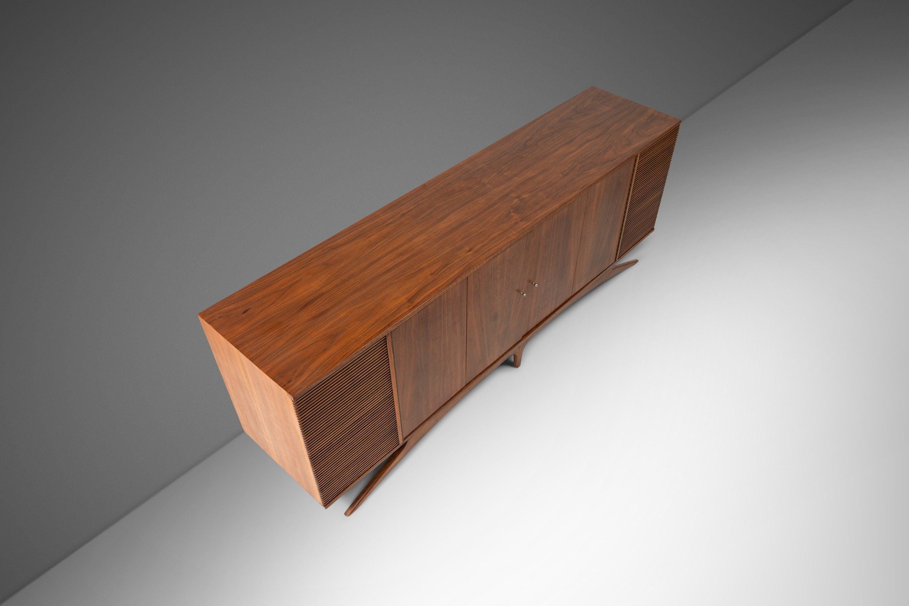 American Credenza / Stereo Cabinet in Walnut in the Manner of Vladimir Kagan, USA, c 1960