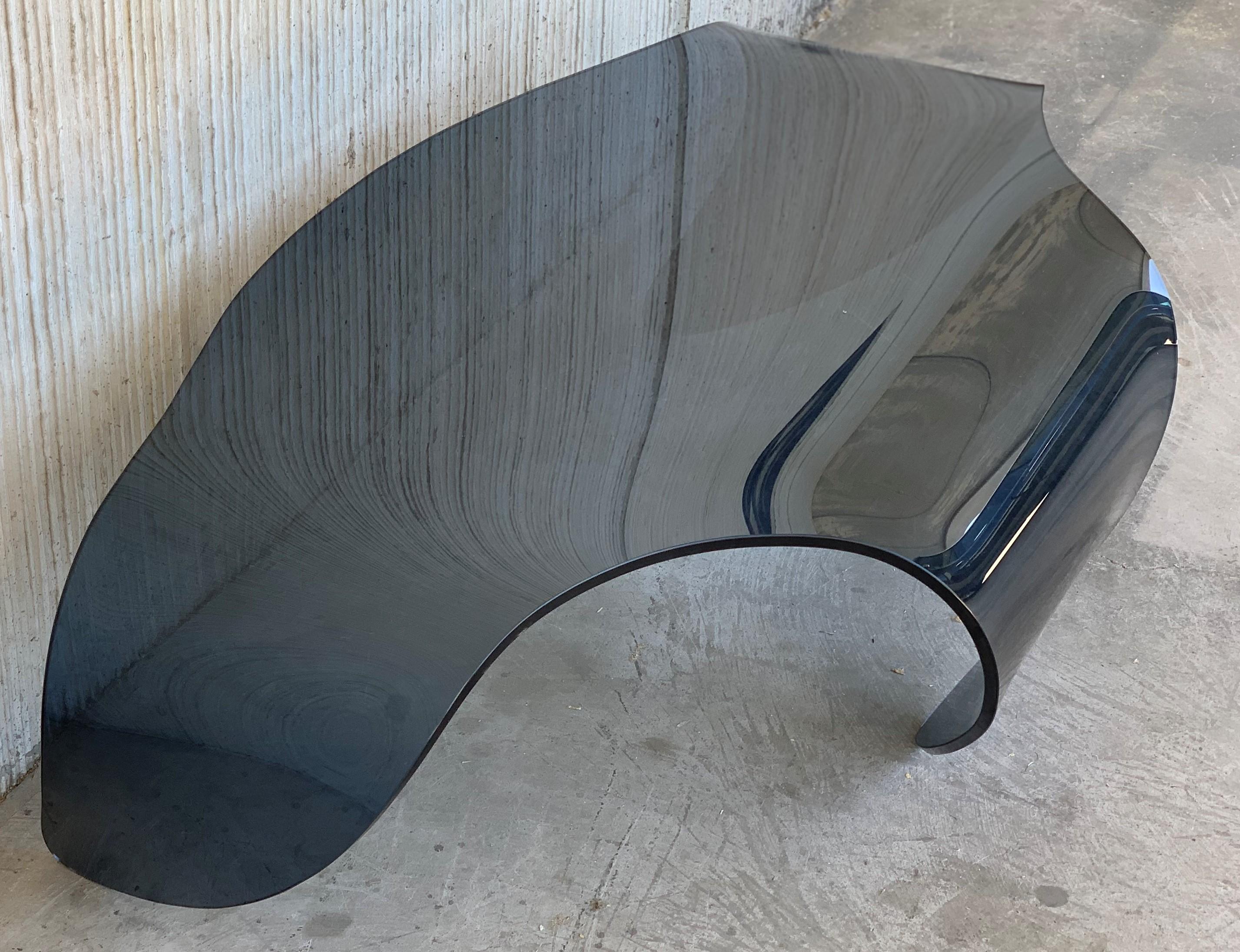 Mid-Century Modern Sculptural Curved Blue Glass Table In Excellent Condition In Miami, FL