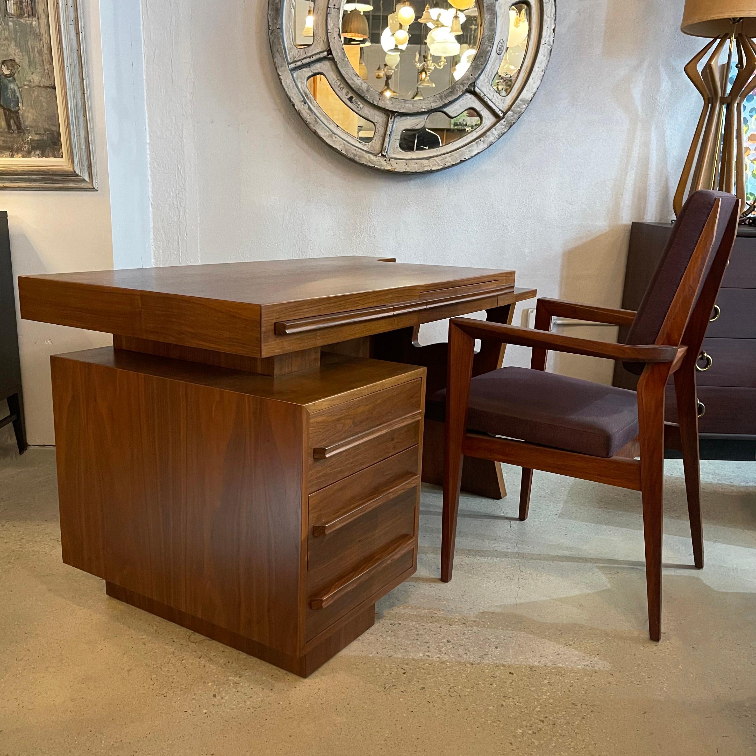Mid-Century Modern Sculptural Cut-Out Walnut Desk In Good Condition For Sale In Brooklyn, NY