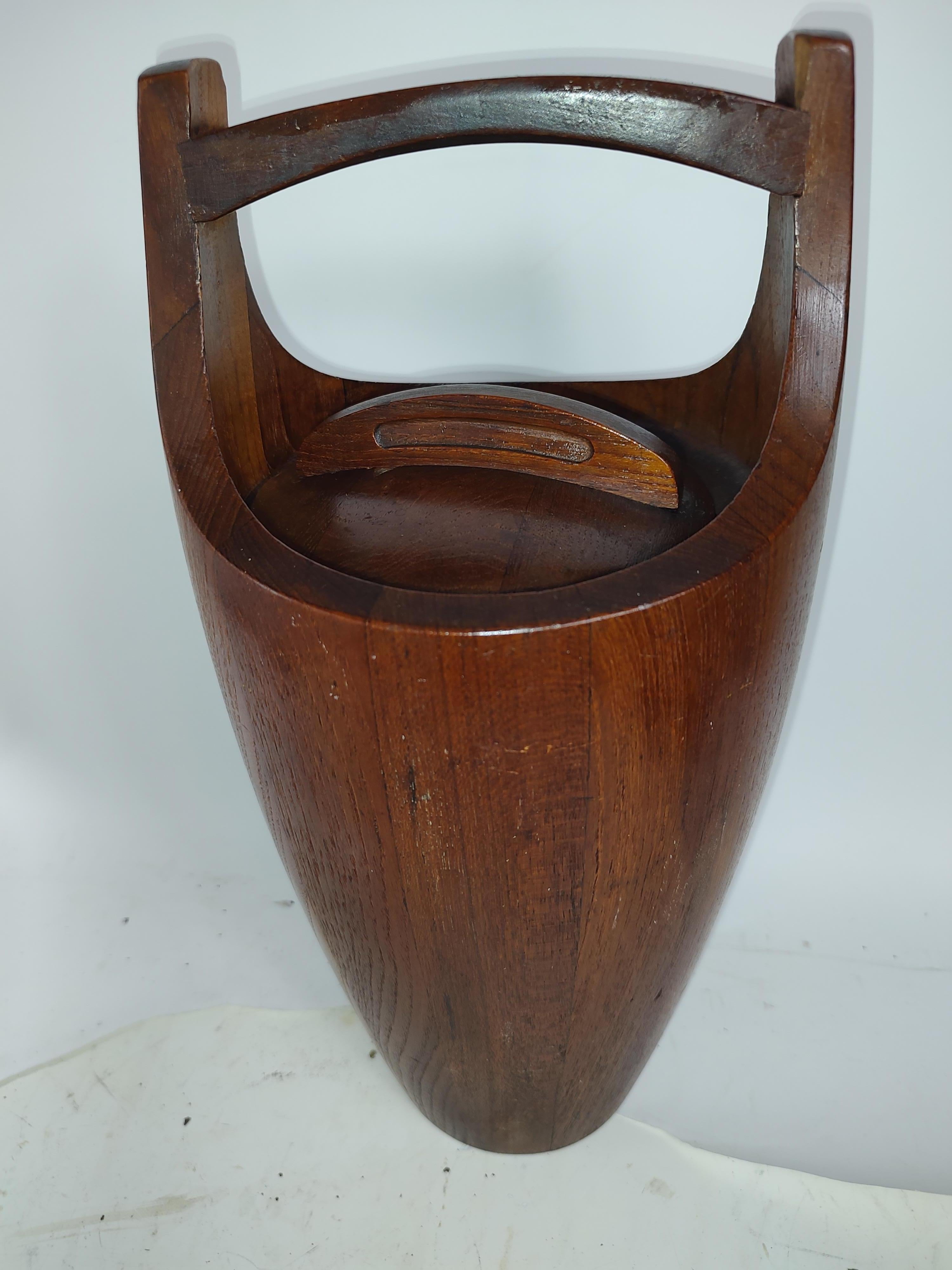 Mid-Century Modern Sculptural Danish Teak Ice Bucket by Jen's Quistgaard For Sale 1