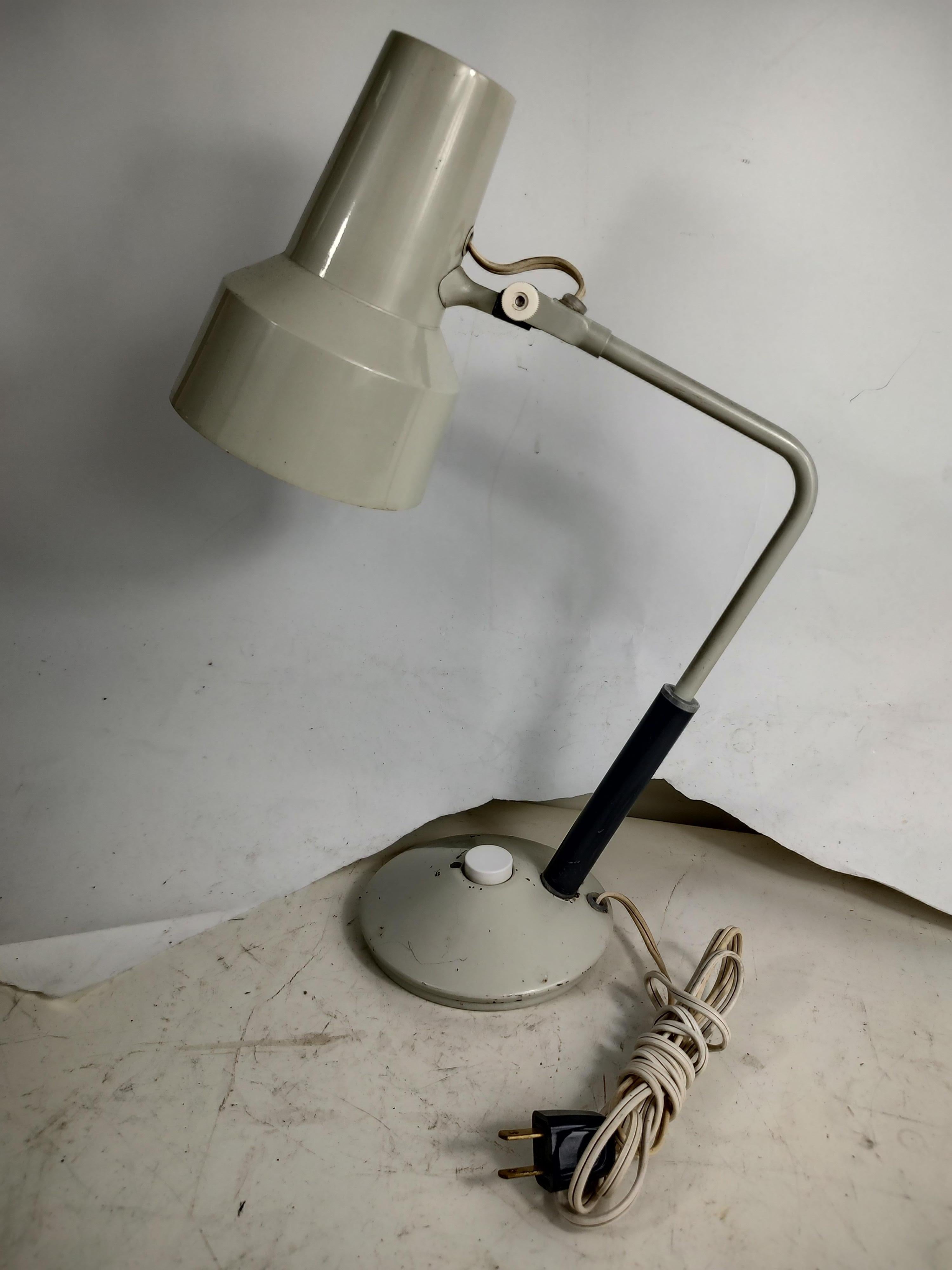 Mid-Century Modern Sculptural Desk Table Lamp by Luxo For Sale 3