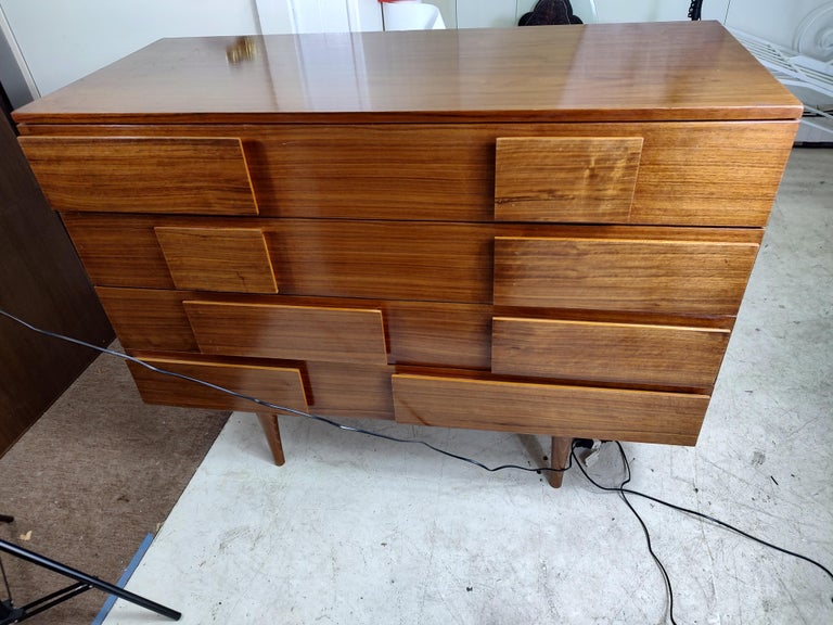 Mid-Century Modern Sculptural Dresser by Gio Ponti for Singer & Sons For Sale 4