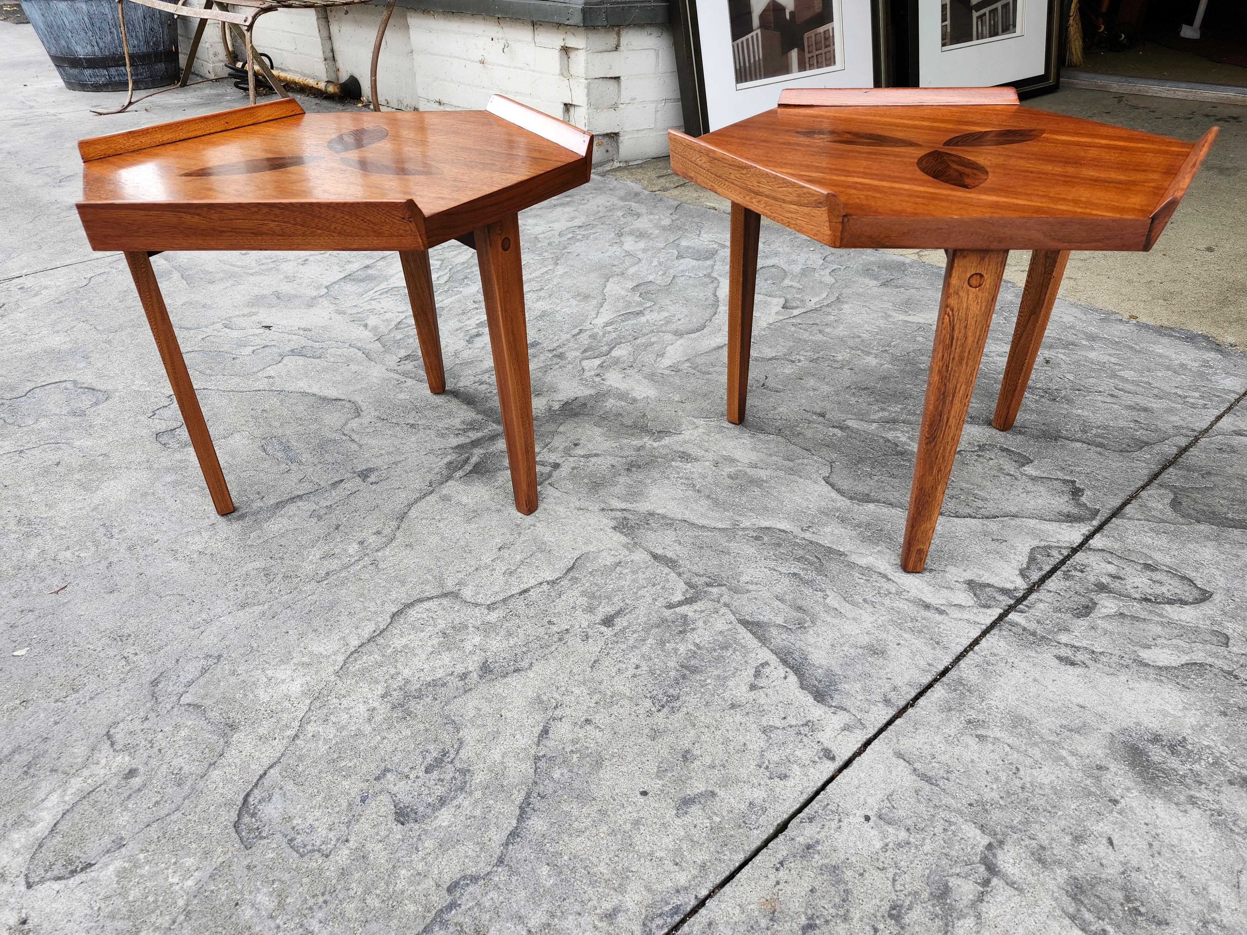 Moderne skulpturale Beistelltische aus der Mitte des Jahrhunderts mit Rosenholz-Intarsien von Lane C1965 im Angebot 5