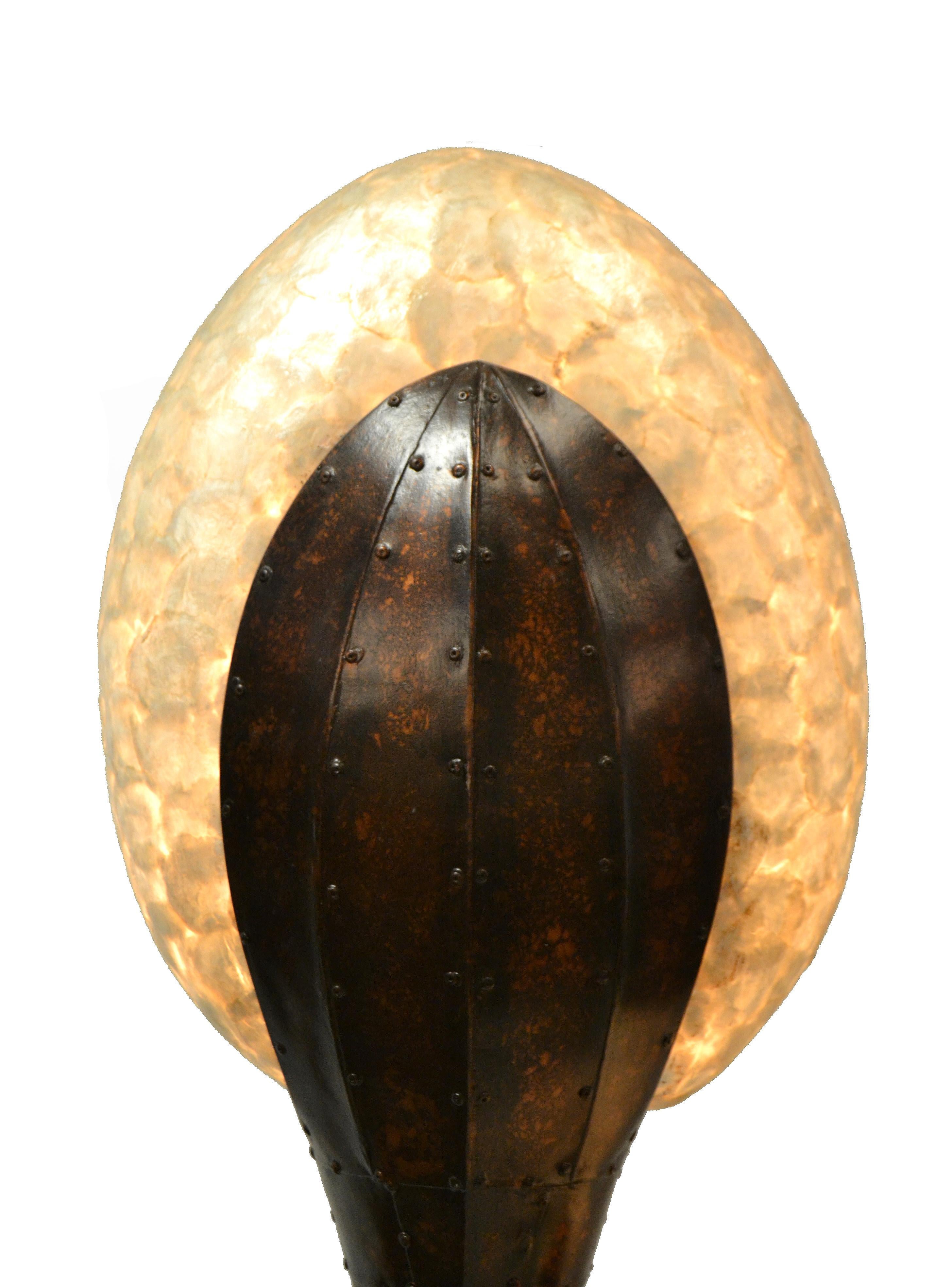 Ensemble de 2 lampadaires sculpturaux en fibre de verre et en nacre, de style moderne du milieu du siècle dernier  en vente 3