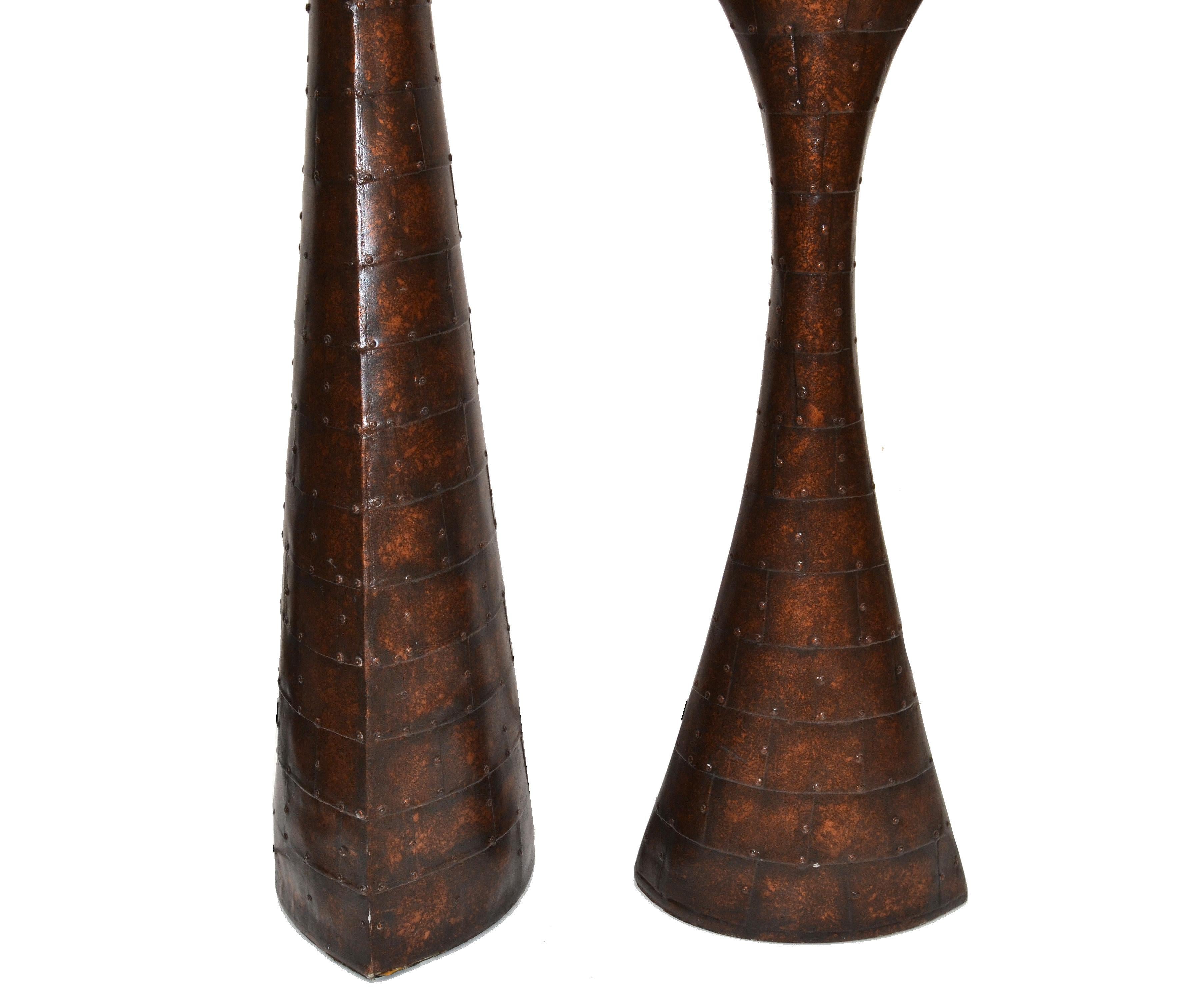 Ensemble de 2 lampadaires sculpturaux en fibre de verre et en nacre, de style moderne du milieu du siècle dernier  en vente 4