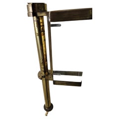 Lampada da terra scultorea in ottone e lucite Charles Fr329↩chon, della metà del secolo scorso