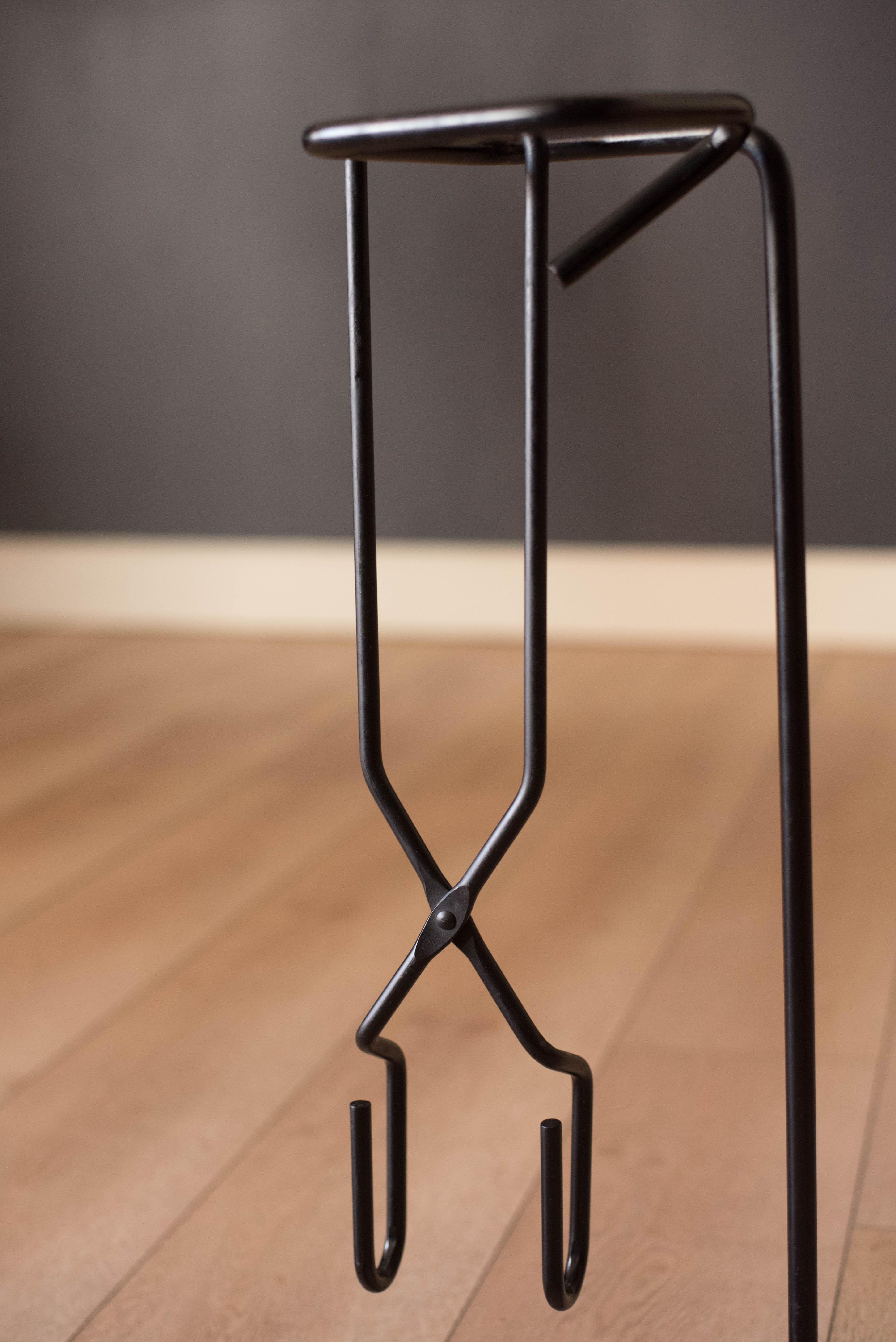 Juego escultórico de cuatro piezas de hierro fundido negro para chimenea, Mid Century Modern Metal en venta