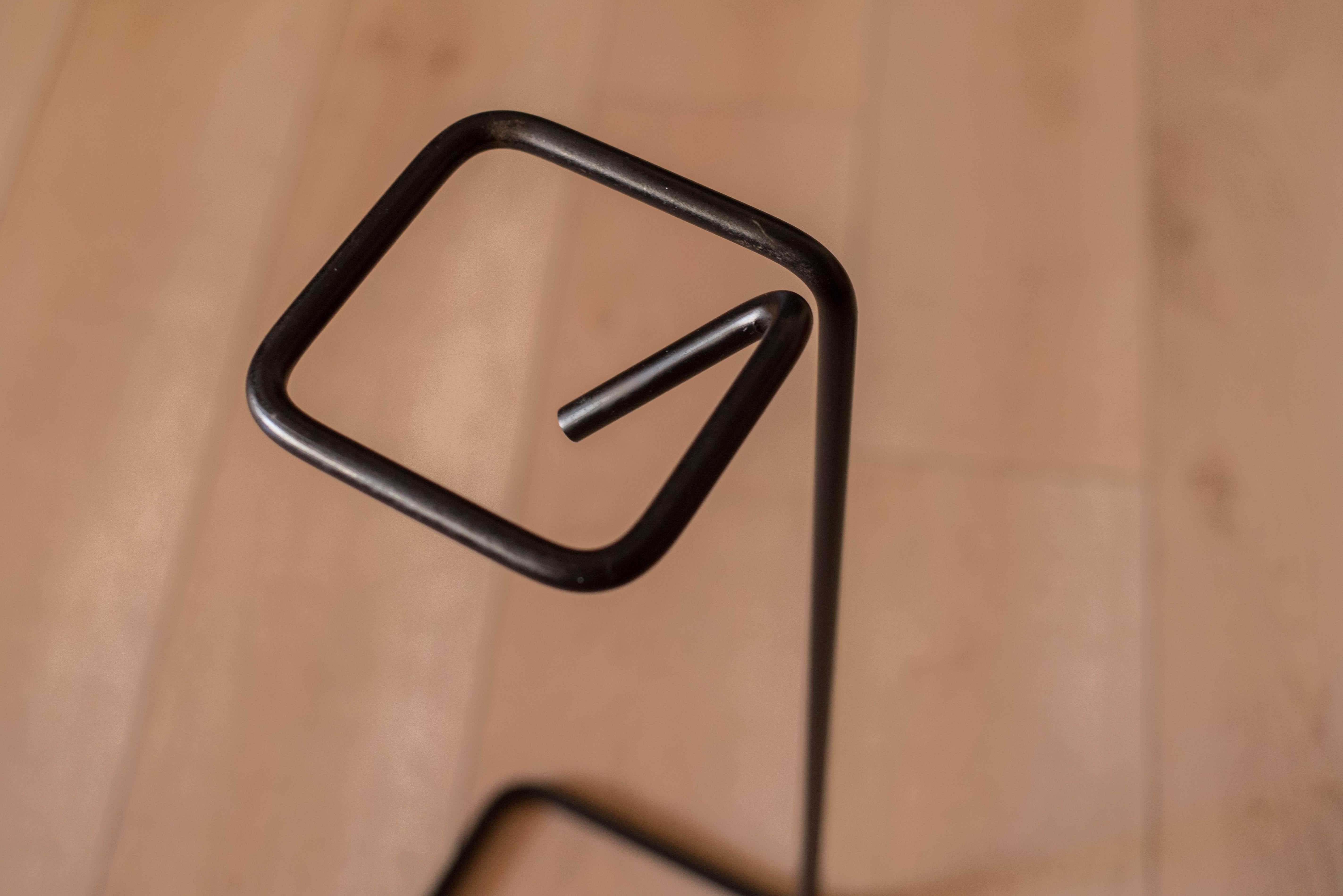 Juego escultórico de cuatro piezas de hierro fundido negro para chimenea, Mid Century Modern en venta 3