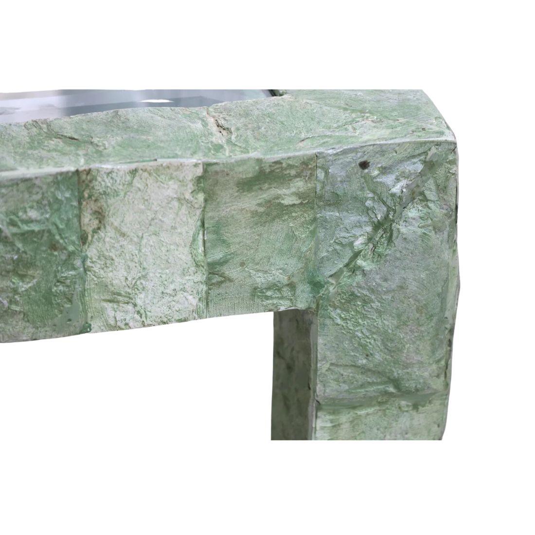 Table basse sculpturale en verre et en vert de style The Moderns Bon état - En vente à Locust Valley, NY