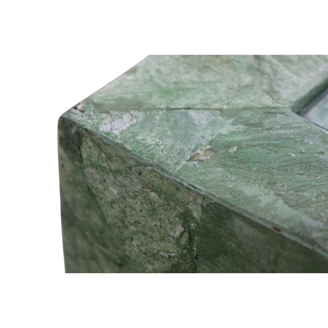 20ième siècle Table basse sculpturale en verre et en vert de style The Moderns en vente