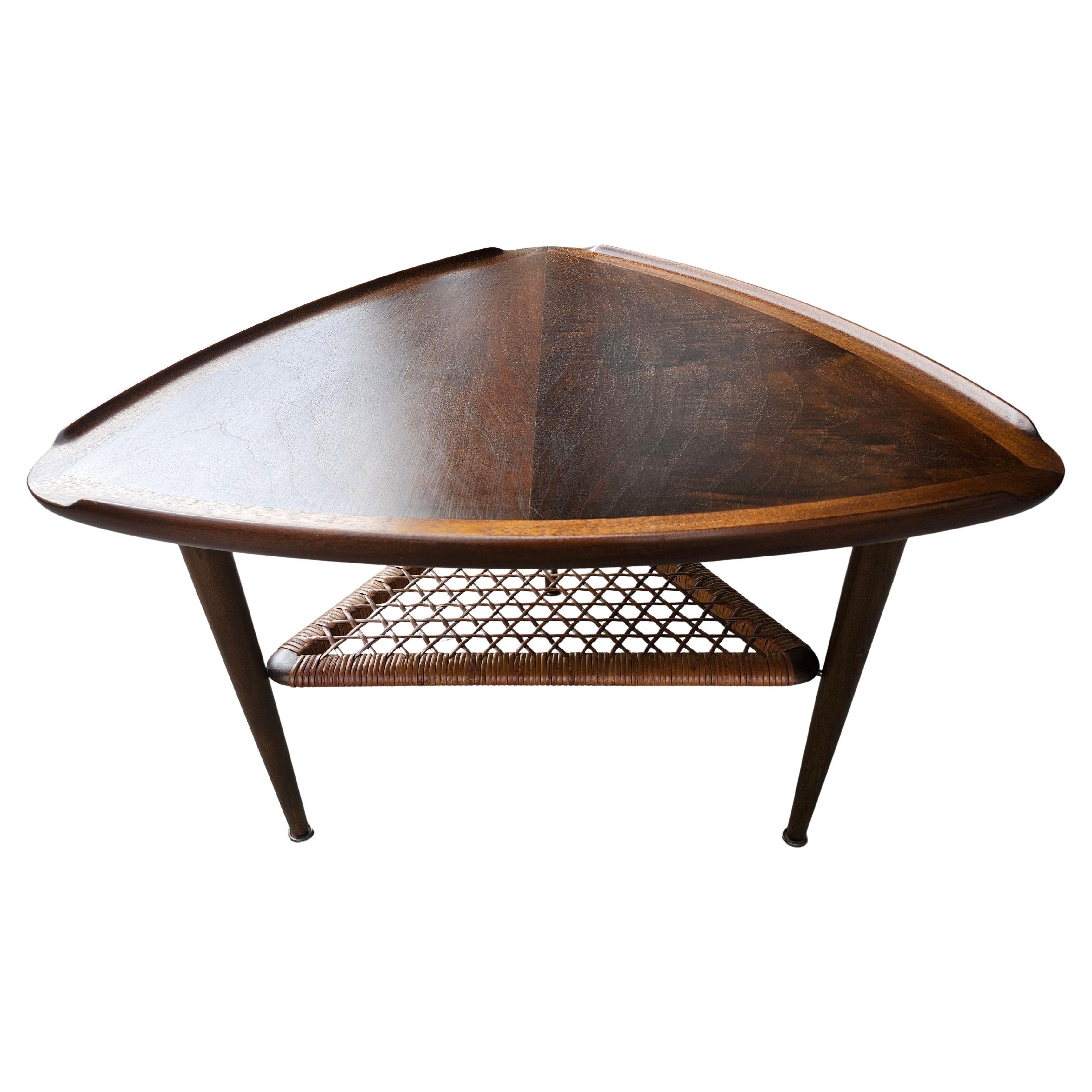 Mid Century Modern Sculptural Guitar Pick End Table attributed to Poul Jensen In Good Condition In Port Jervis, NY