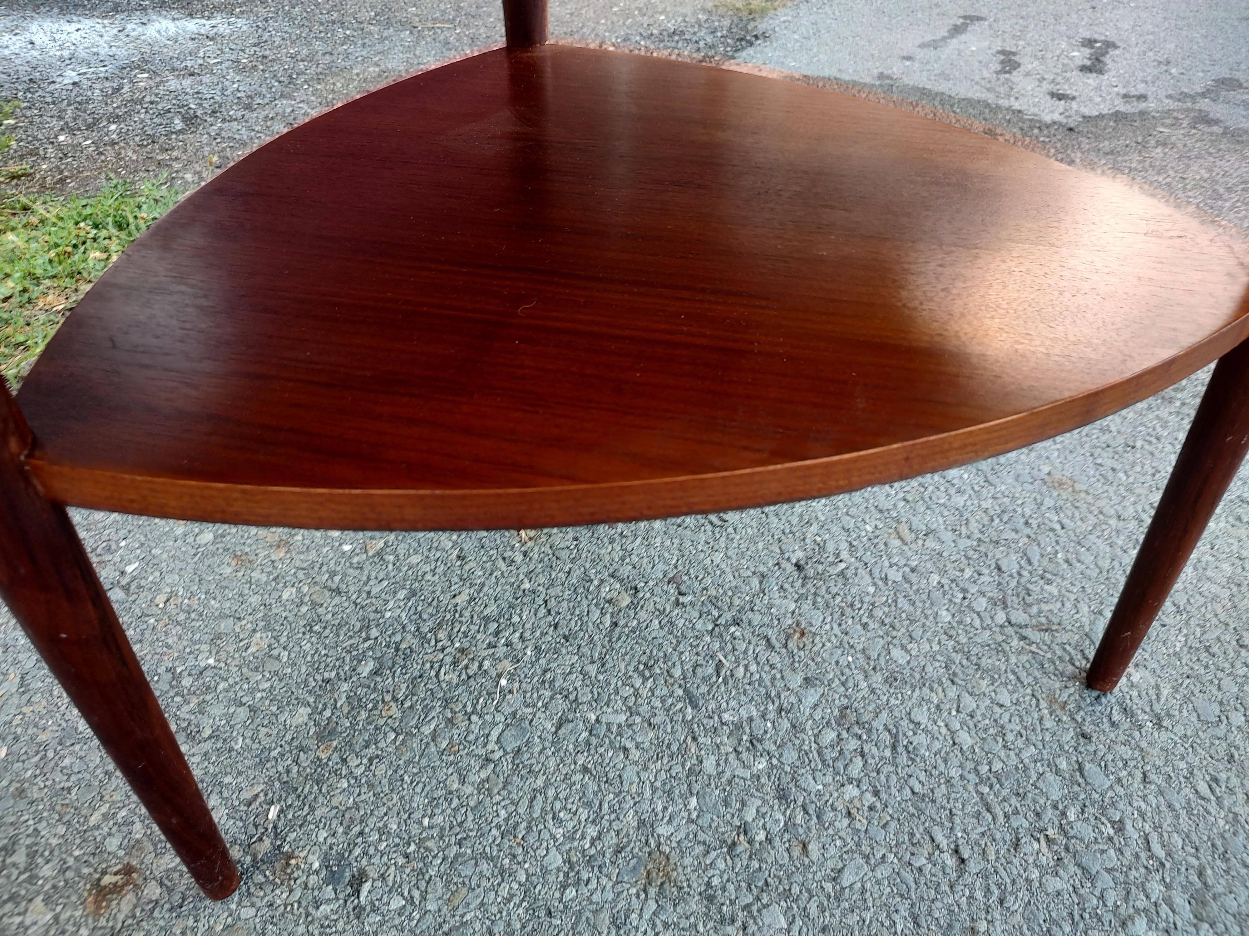 Mid-Century Modern Sculptural Guitar Pick Shaped Walnut Cocktail Side Table 2