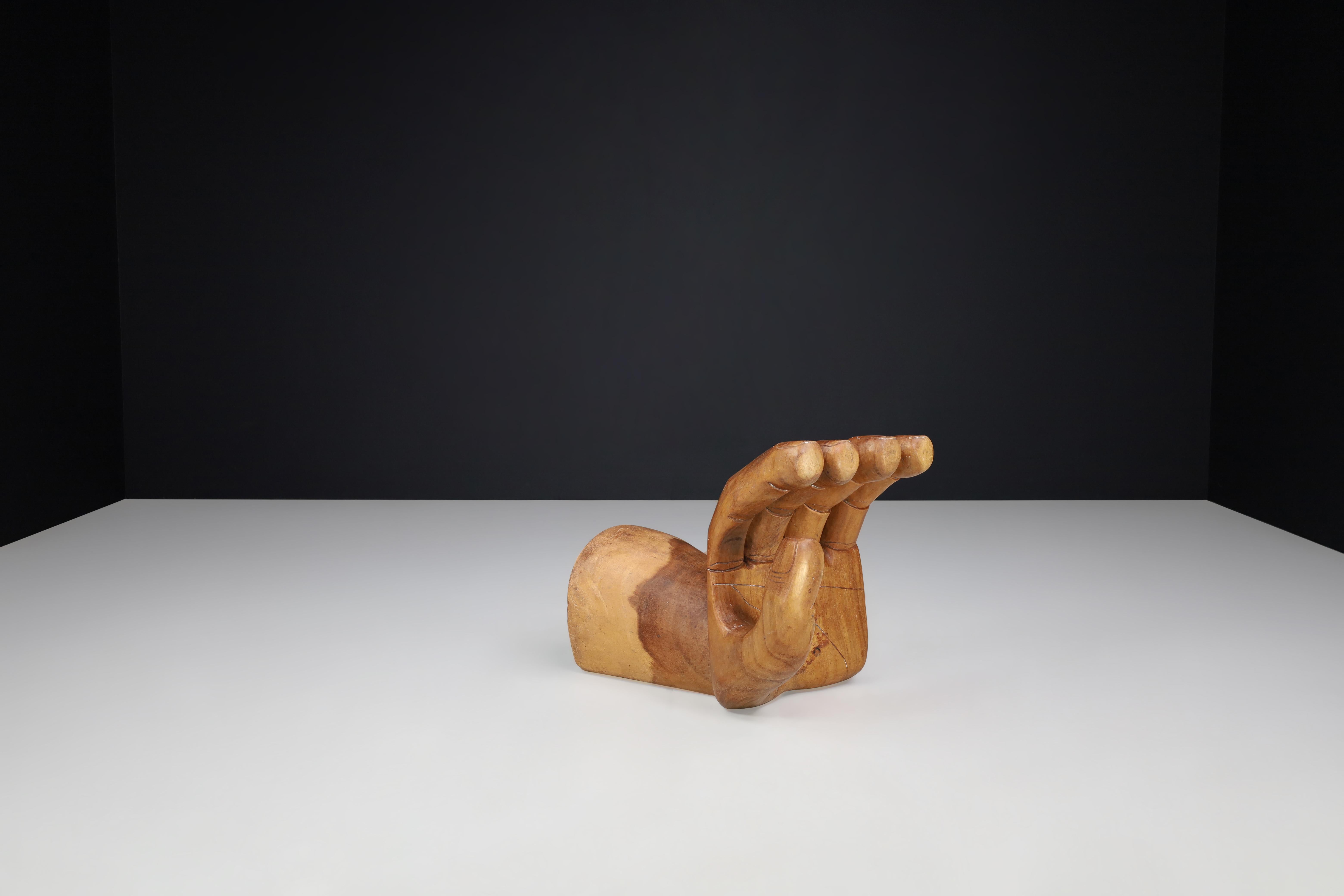 Europeo Sedia a mano scultorea moderna di metà secolo nello stile di Pedro Friedeberg, anni '70 in vendita