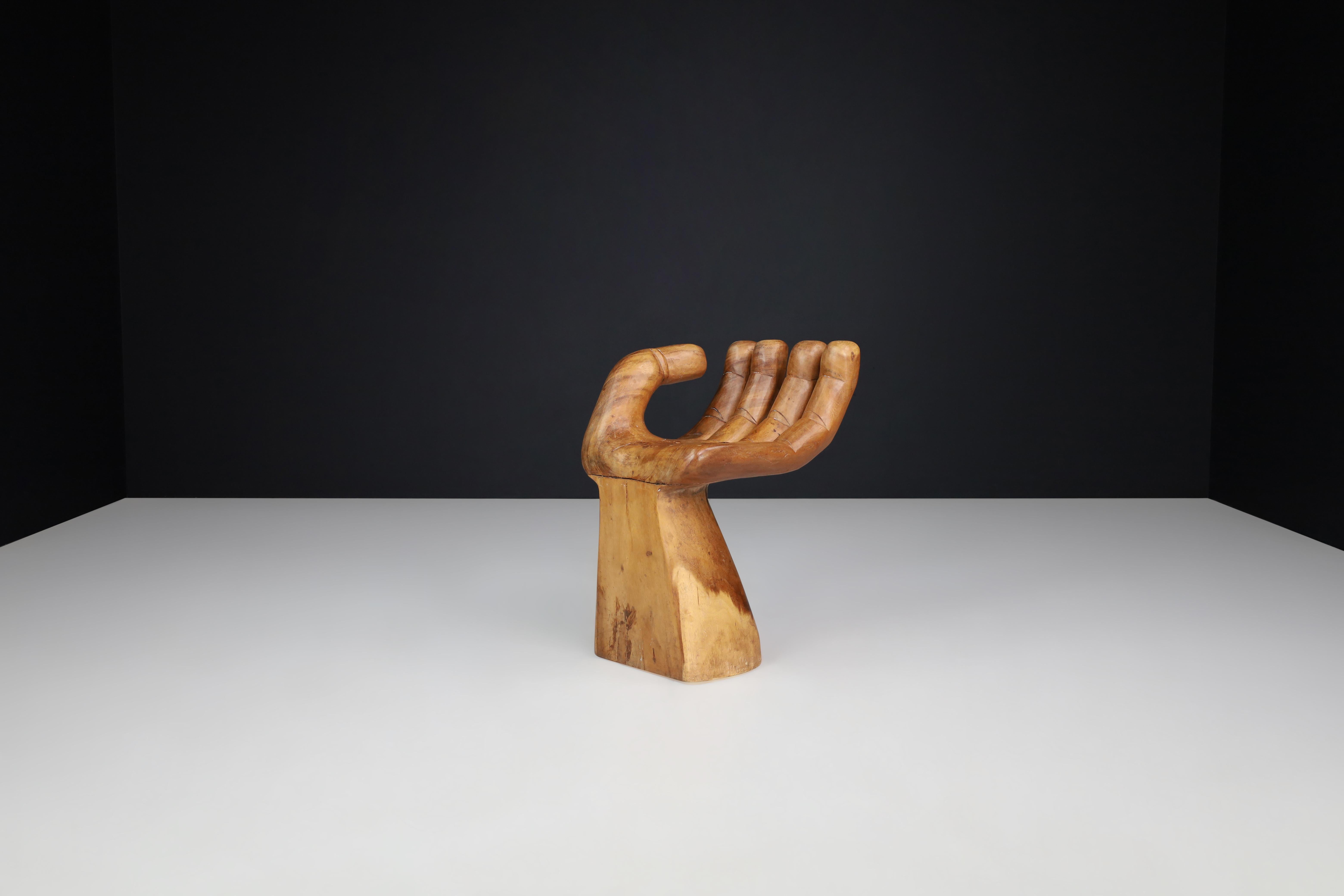 Legno Sedia a mano scultorea moderna di metà secolo nello stile di Pedro Friedeberg, anni '70 in vendita