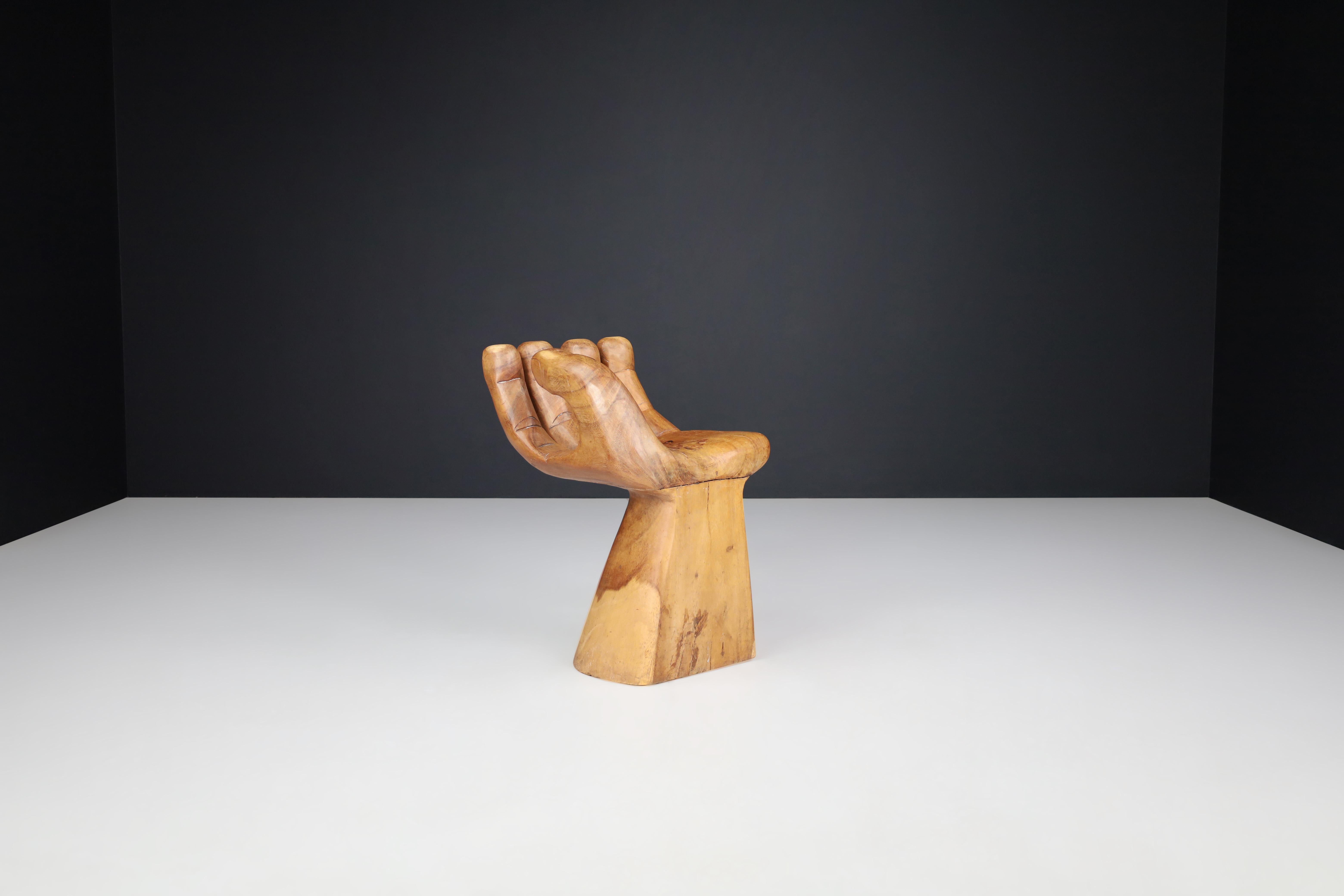 Sedia a mano scultorea moderna di metà secolo nello stile di Pedro Friedeberg, anni '70 in vendita 1