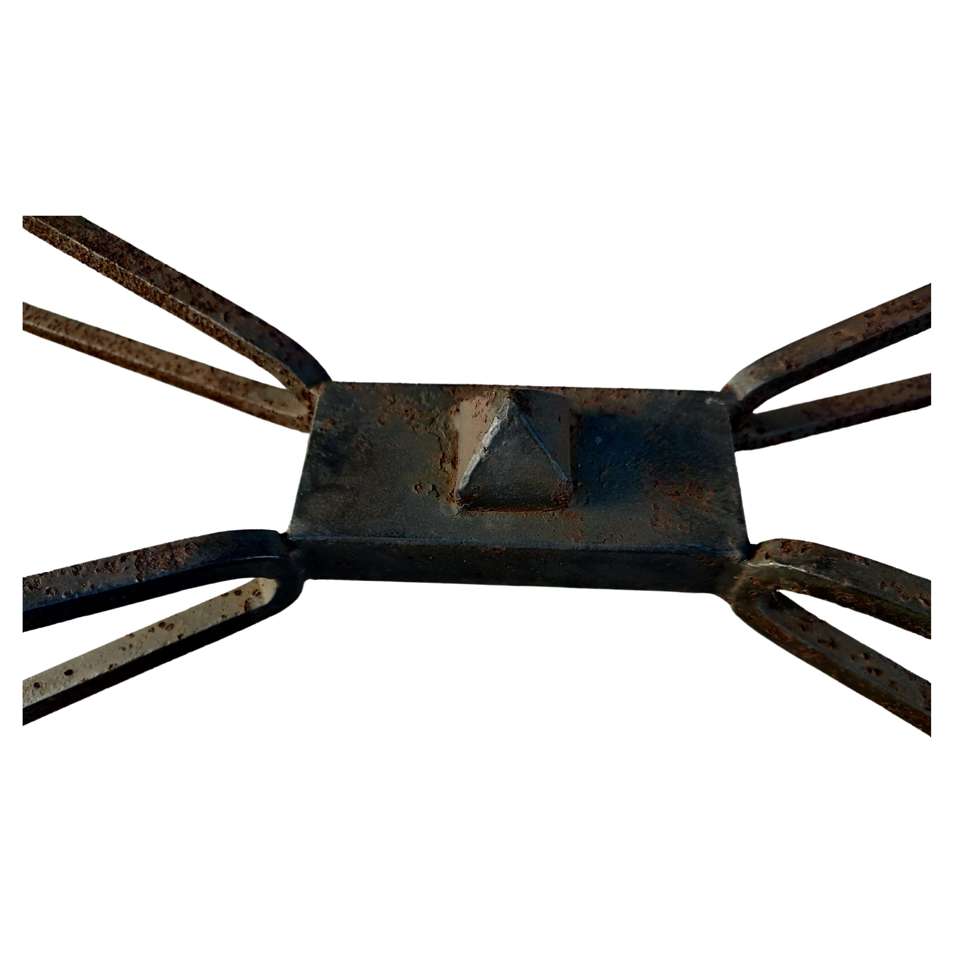 Américain Table en fer forgé sculpturale du milieu du siècle, pour l'intérieur et l'extérieur, avec plateau en verre en vente