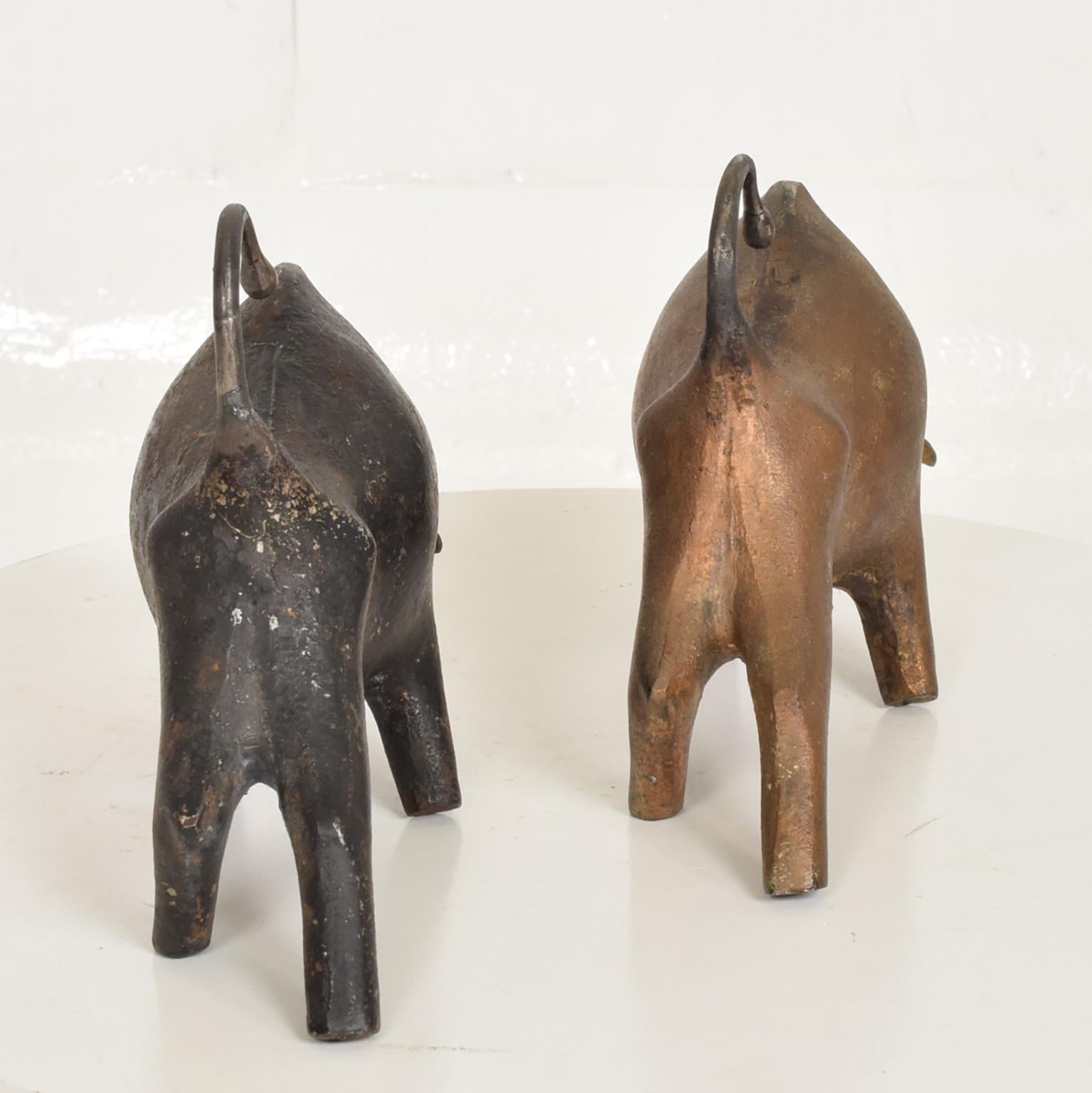 Mid-Century Modern Sculptural Iron Cast Bulls Bookends Japan In Good Condition In Chula Vista, CA