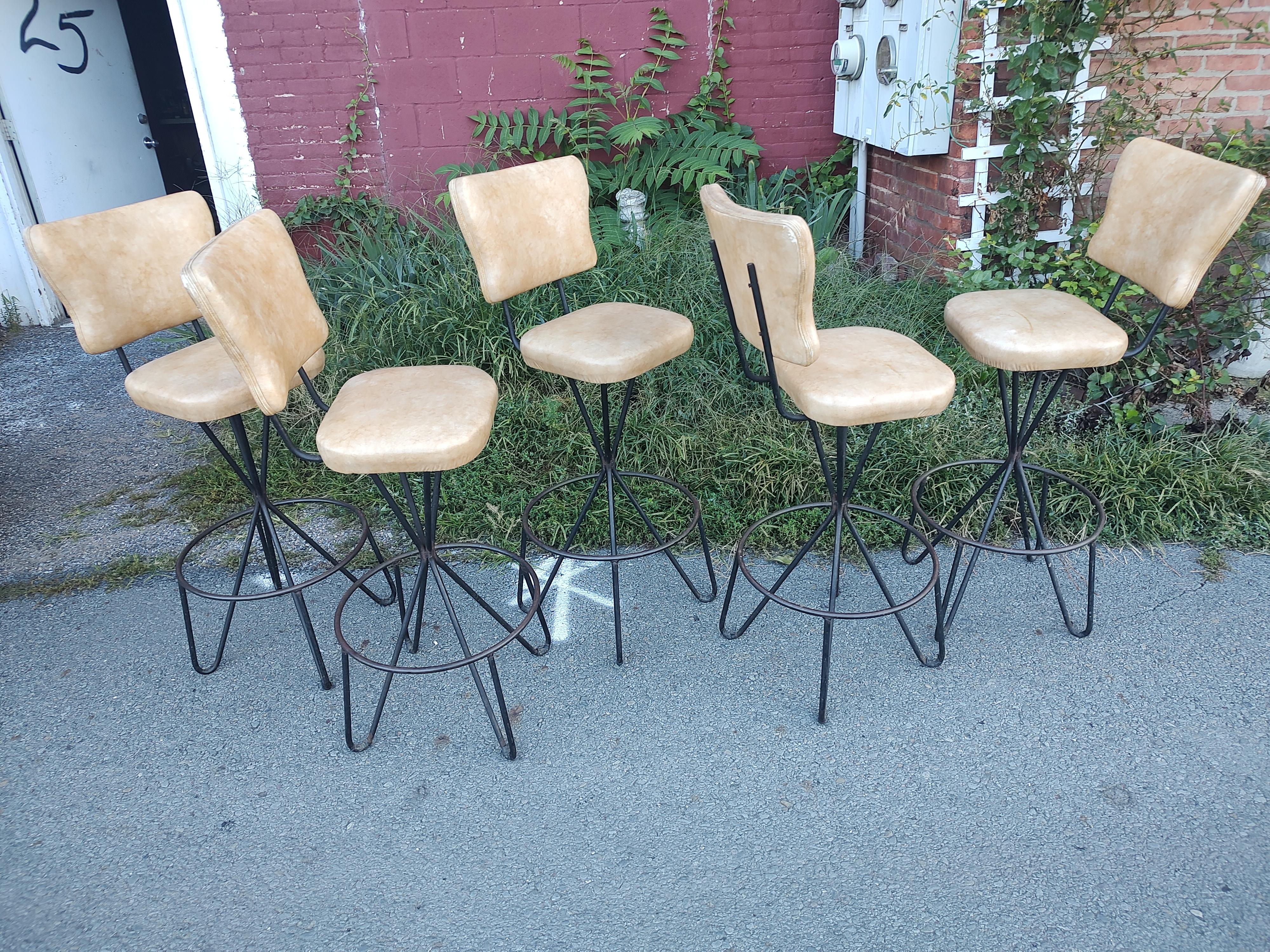 Mid Century Modern Sculptural Iron Hairpin Swivel Bar Stools by Paul Tuttle For Sale 2