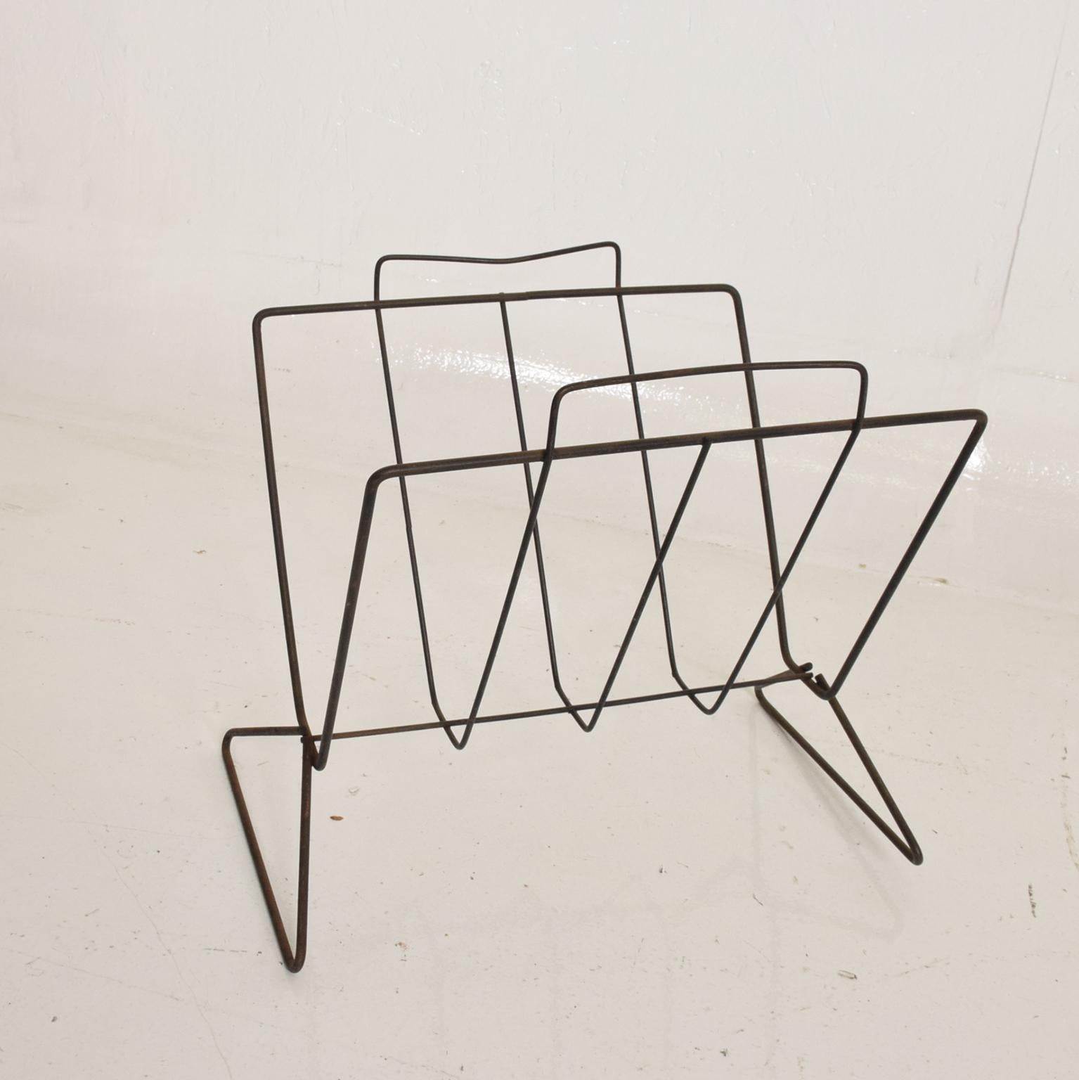 For your consideration, a Mid-Century Modern sculptural iron magazine rack.
Beautiful clean modern lines. The USA circa the 1960s.
Dimensions: TBD 12