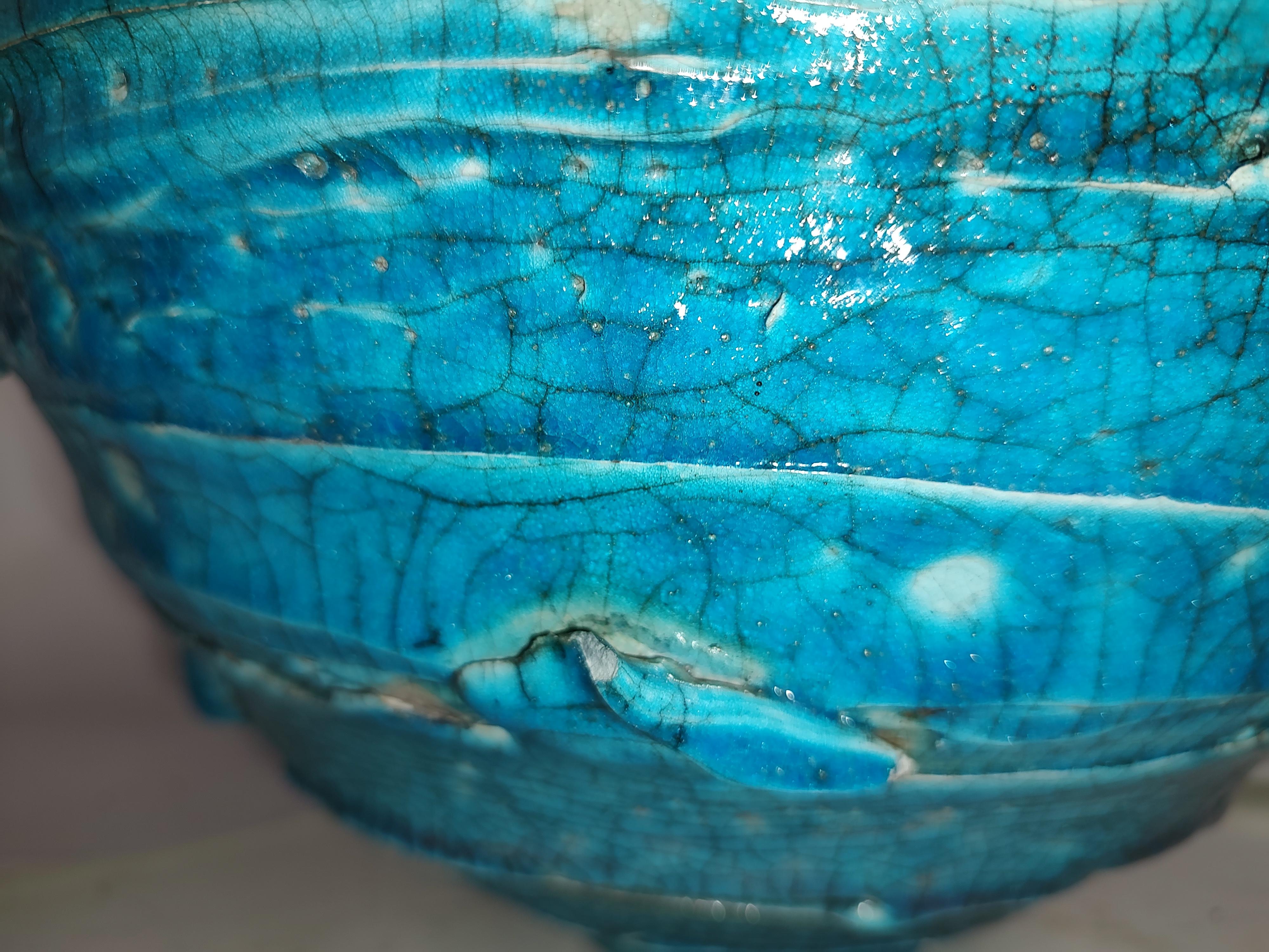 italien Grand bol sculptural moderne du milieu du siècle dernier en poterie d'art bleu turquoise en vente