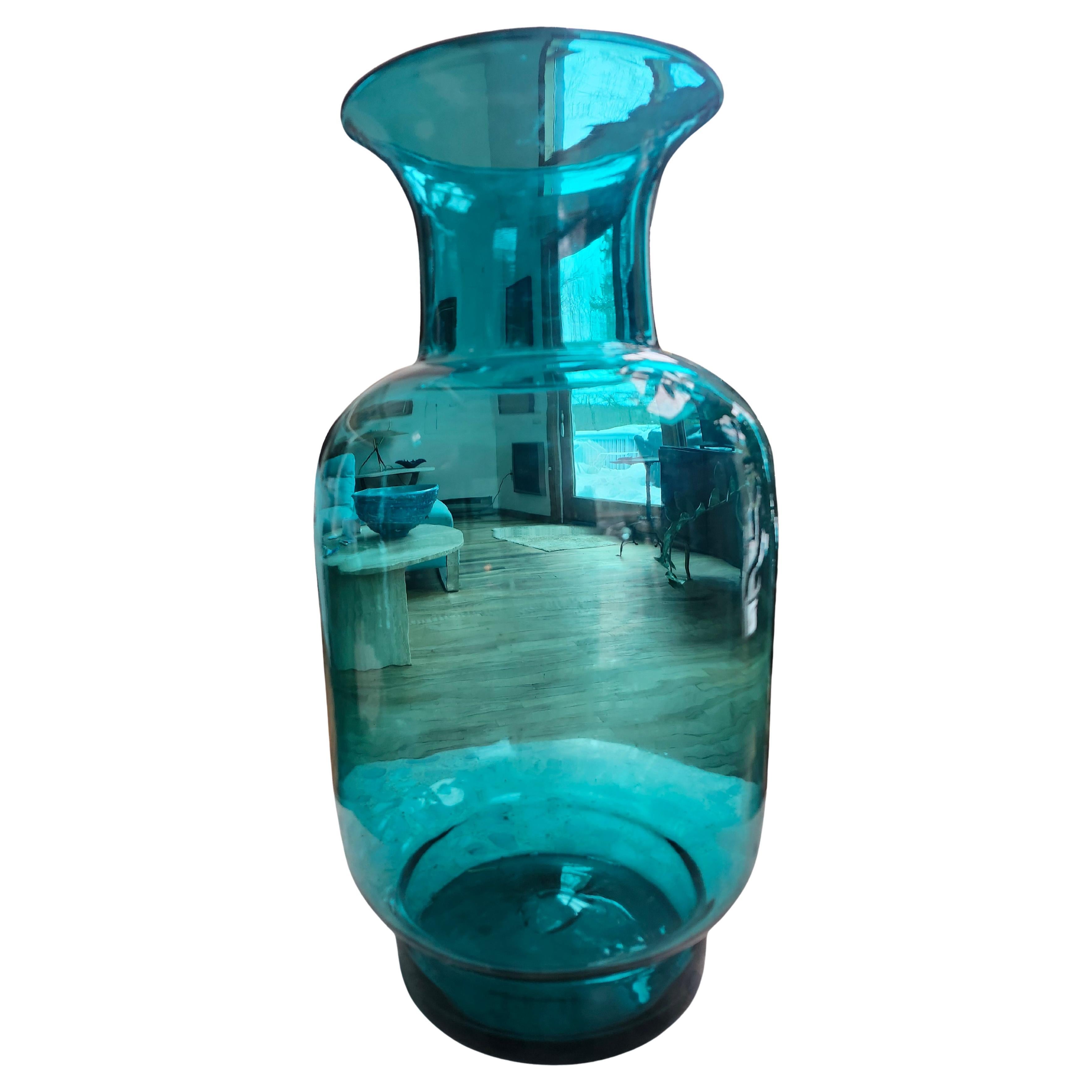 Cuit Grand vase bleu sculptural du milieu du siècle par Blenko Bottle Form C1960 en vente