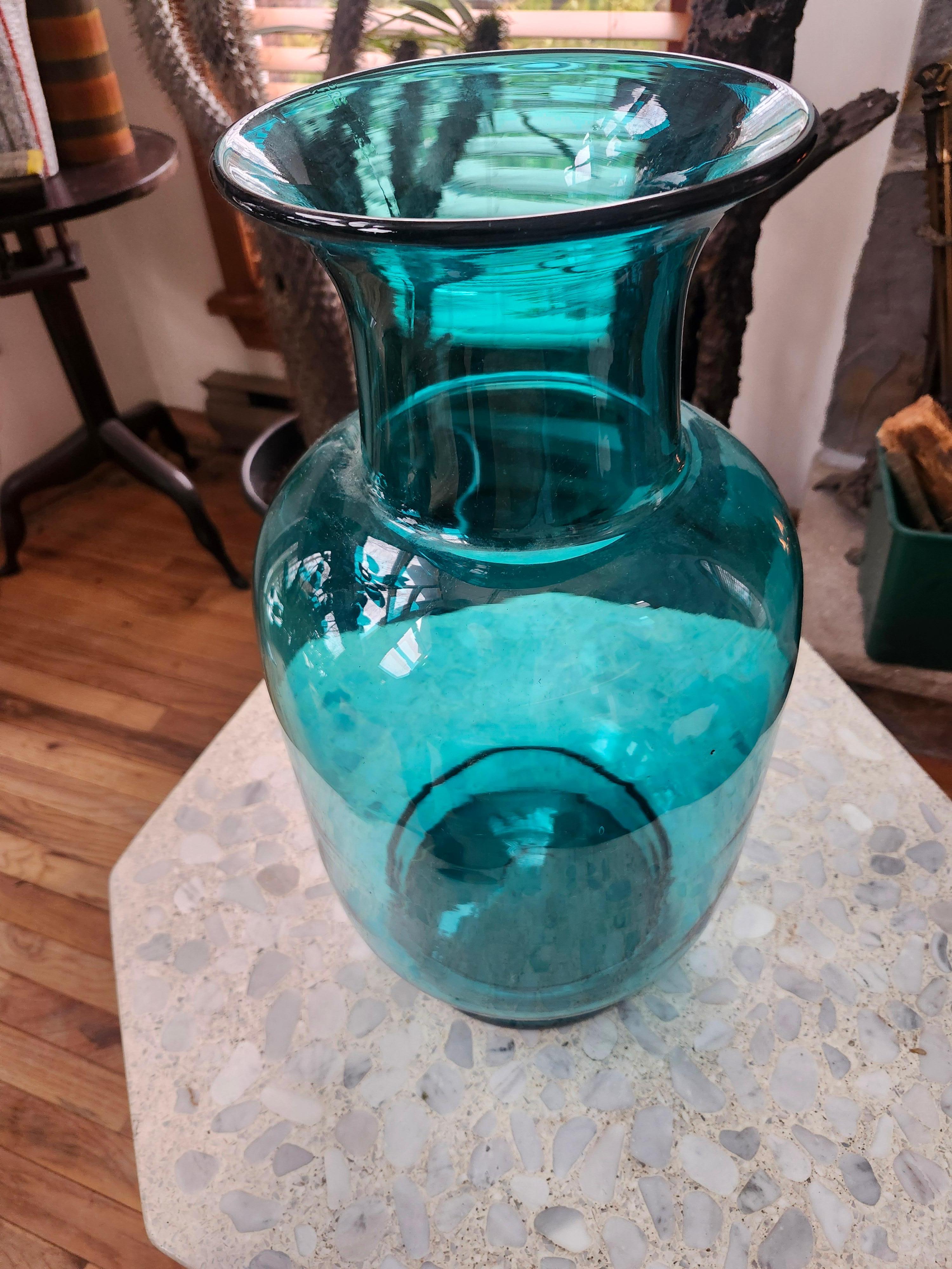 Milieu du XXe siècle Grand vase bleu sculptural du milieu du siècle par Blenko Bottle Form C1960 en vente