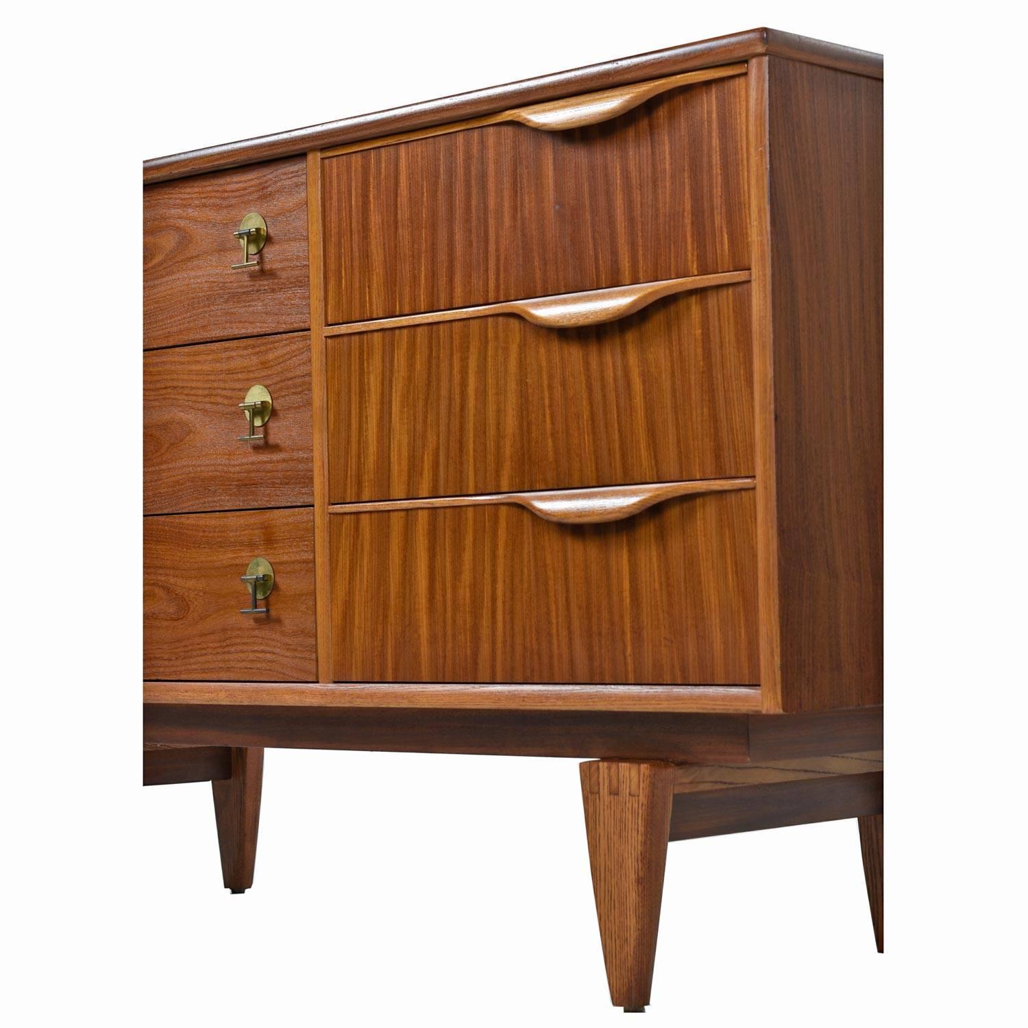 Mid-Century Modern Sculptural Lipped Pull Teak Double Dresser Credenza, 1960s 1