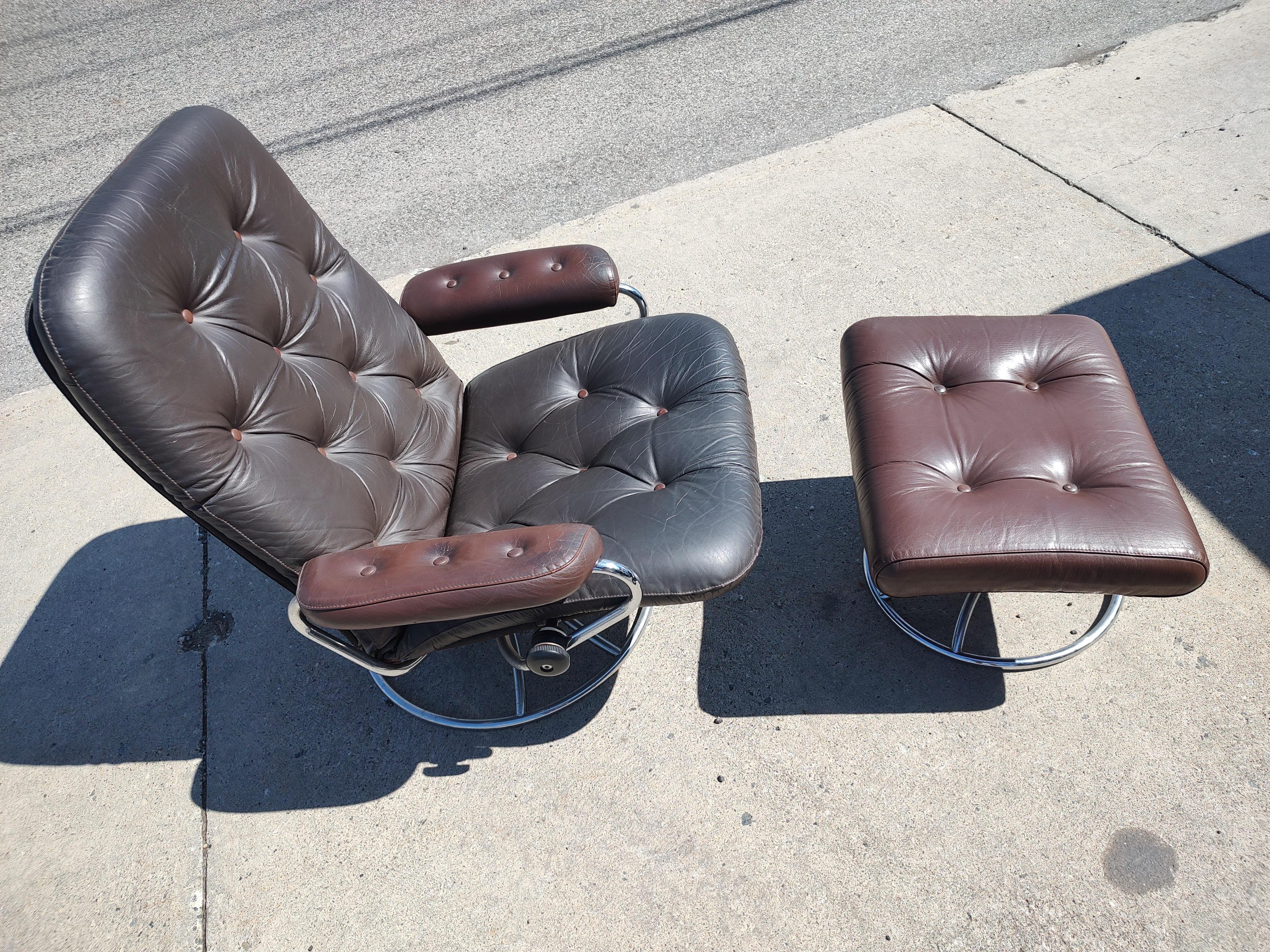 Mid Century Modern Sculptural Lounge Chairs Ekornes Stressless Norwegen  im Angebot 6