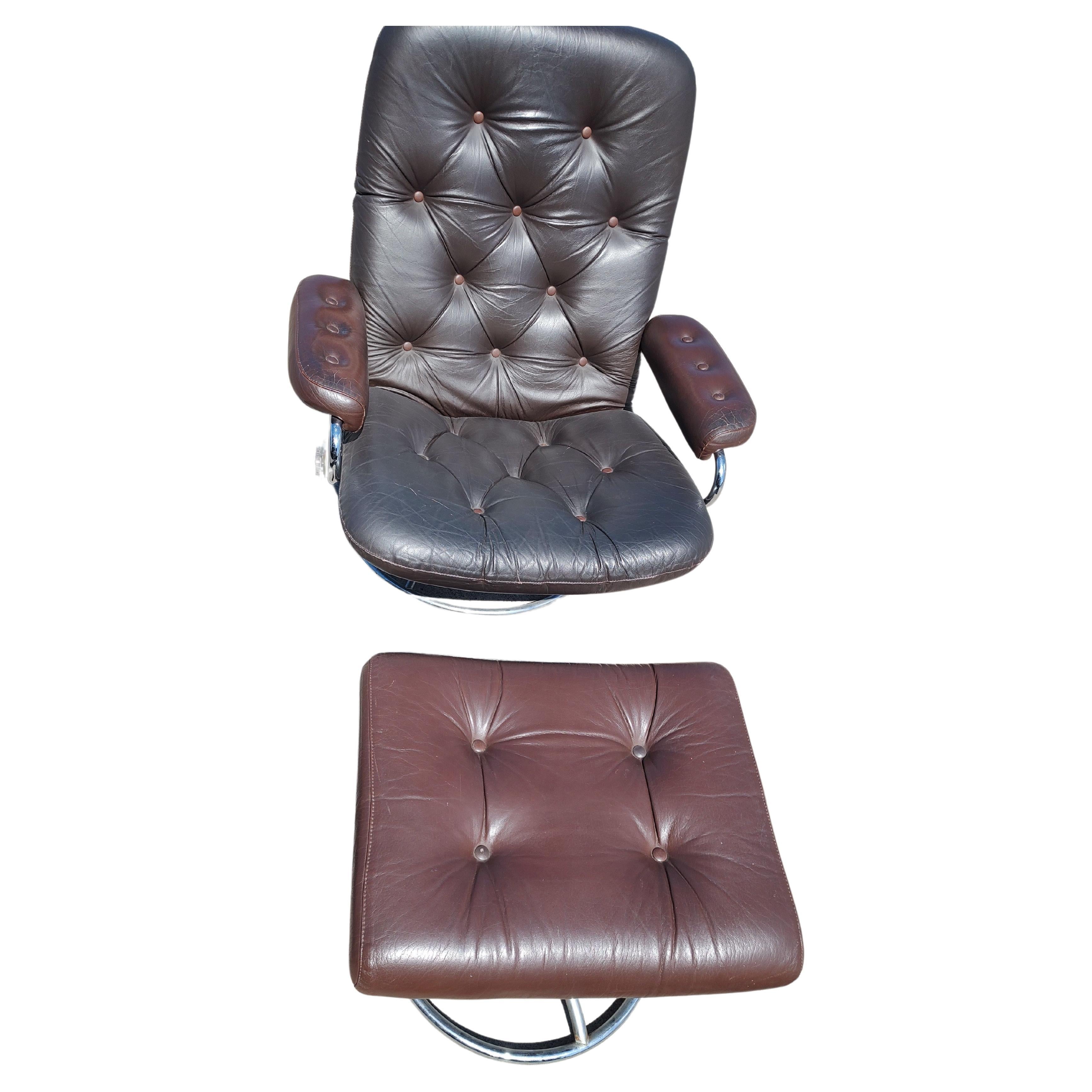 Mid Century Modern Sculptural Lounge Chairs Ekornes Stressless Norway  For Sale 1