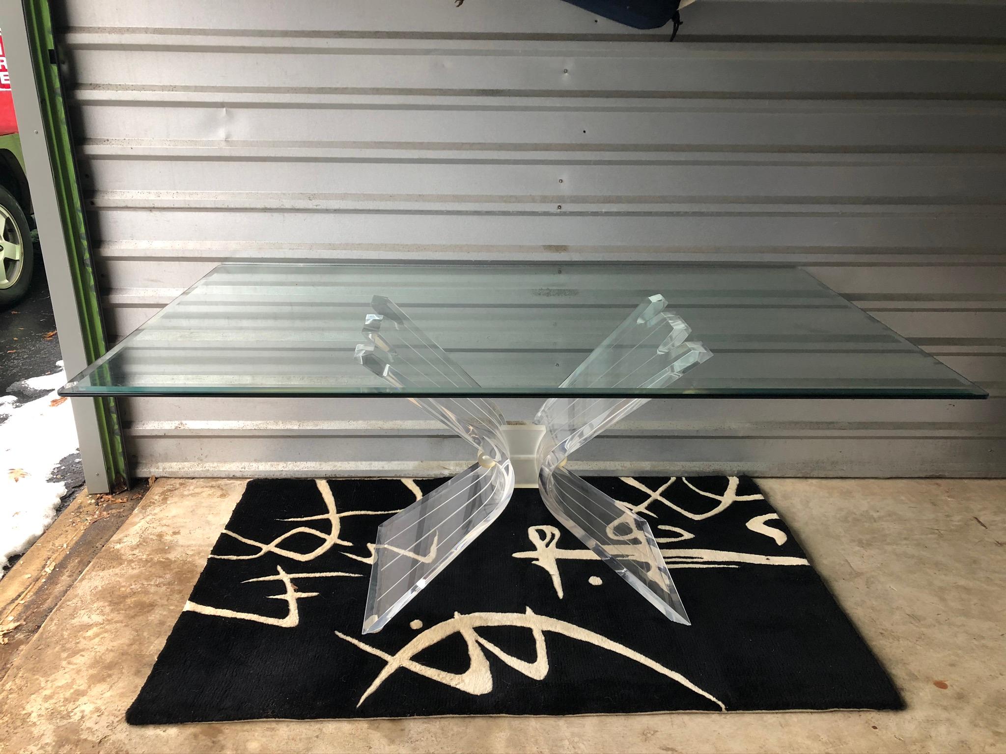 Mid-Century Modern Sculptural Lucite Butterfly Dining Table Lion in Frost Style For Sale 1