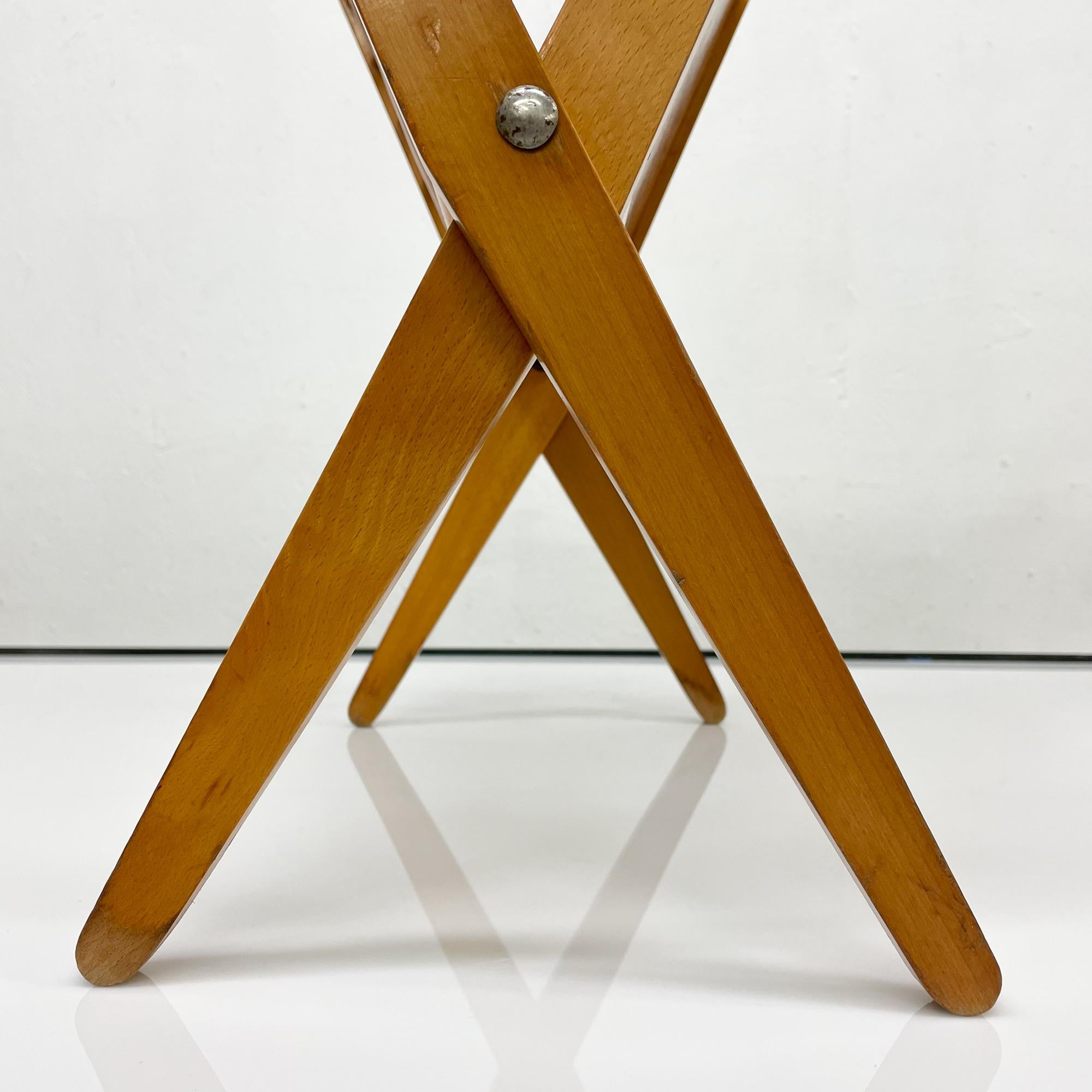 Macedonian 1960s Modern Sculptural Magazine Holder Folding Rack Yugoslavia in Blonde Wood