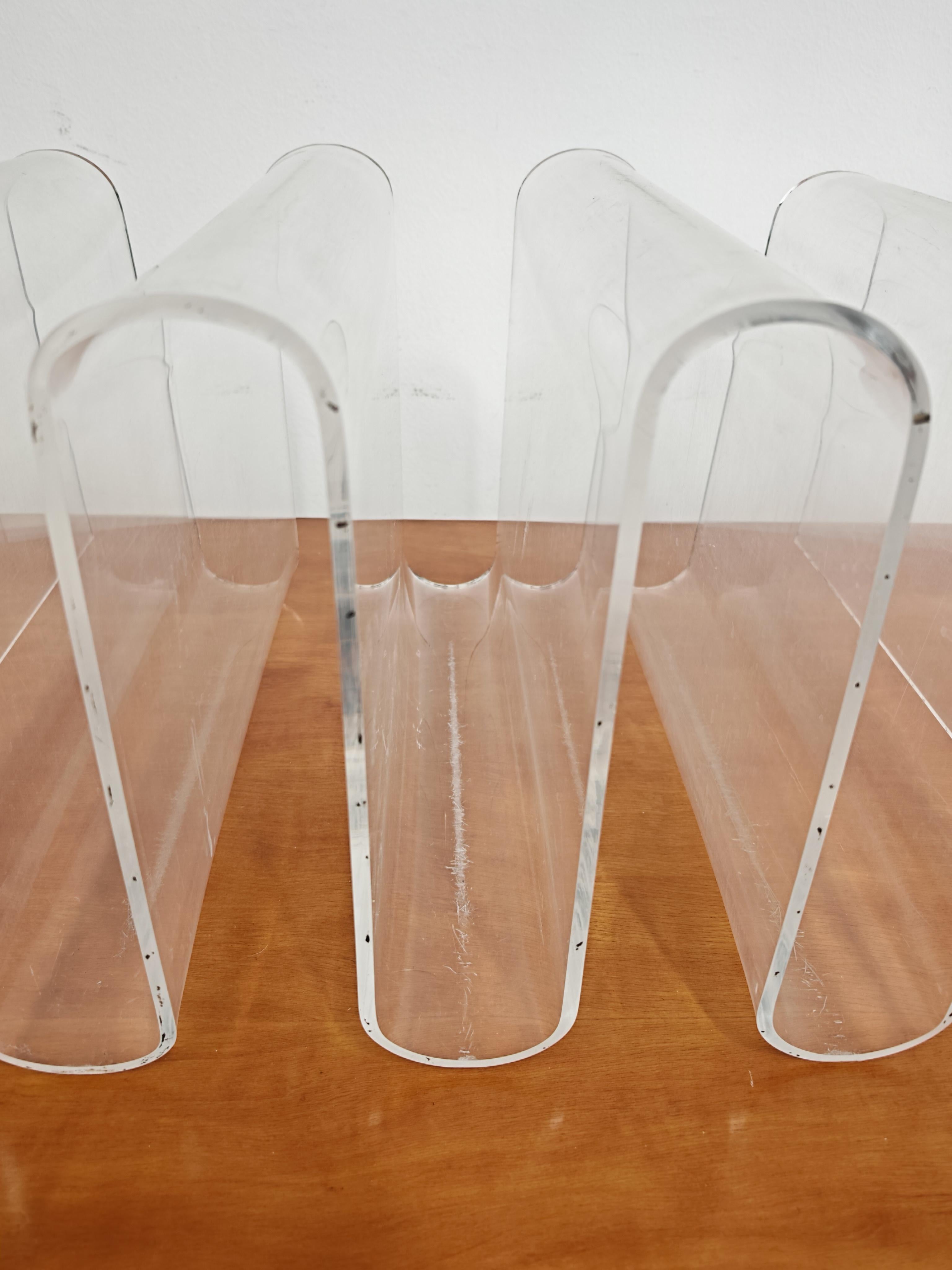 Porte-revues sculptural en plexi, Italie, années 1970 Bon état - En vente à Beograd, RS