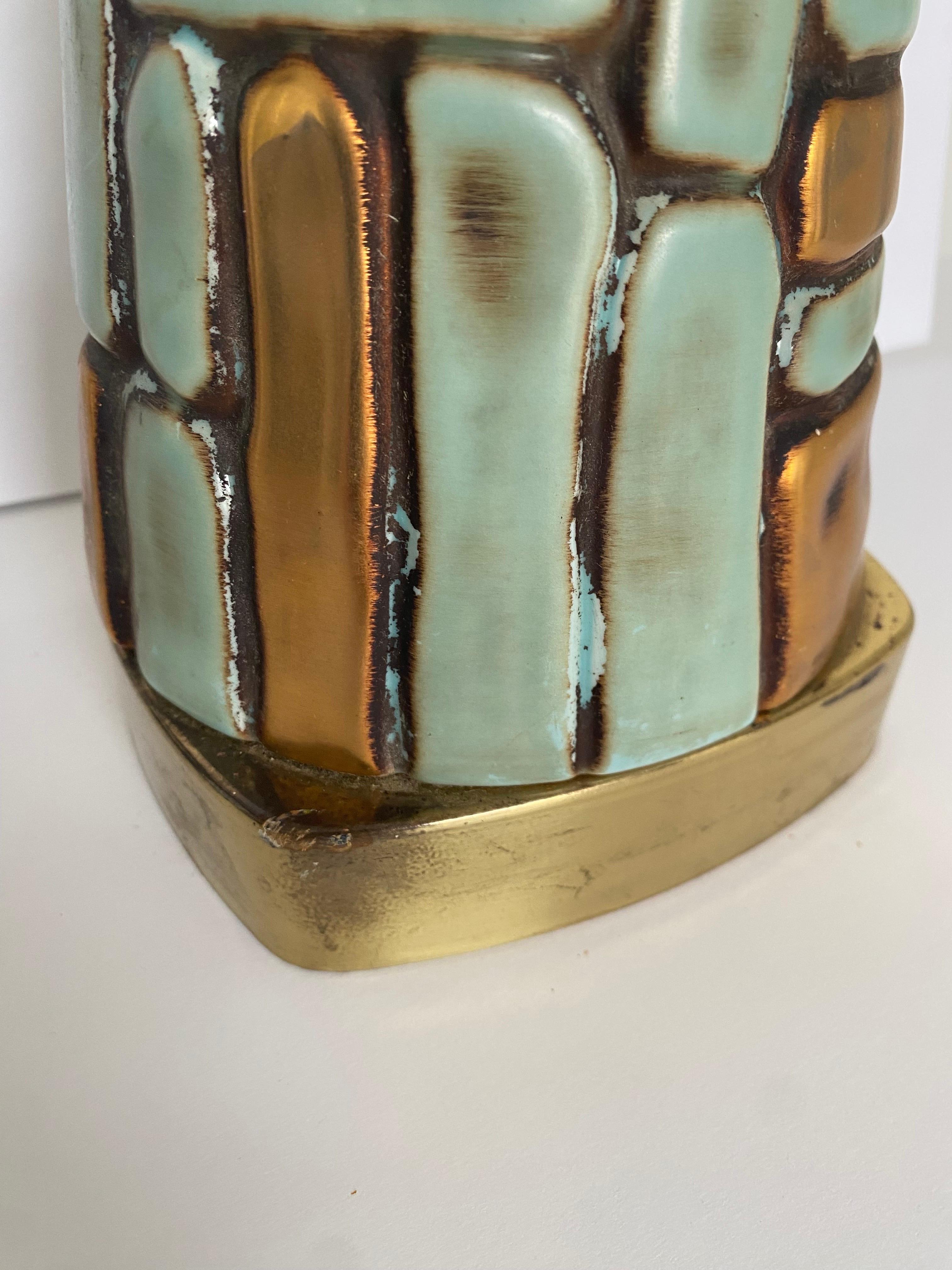 Lampe de bureau sculpturale mi-siècle moderne en mosaïque turquoise et or  en vente 4