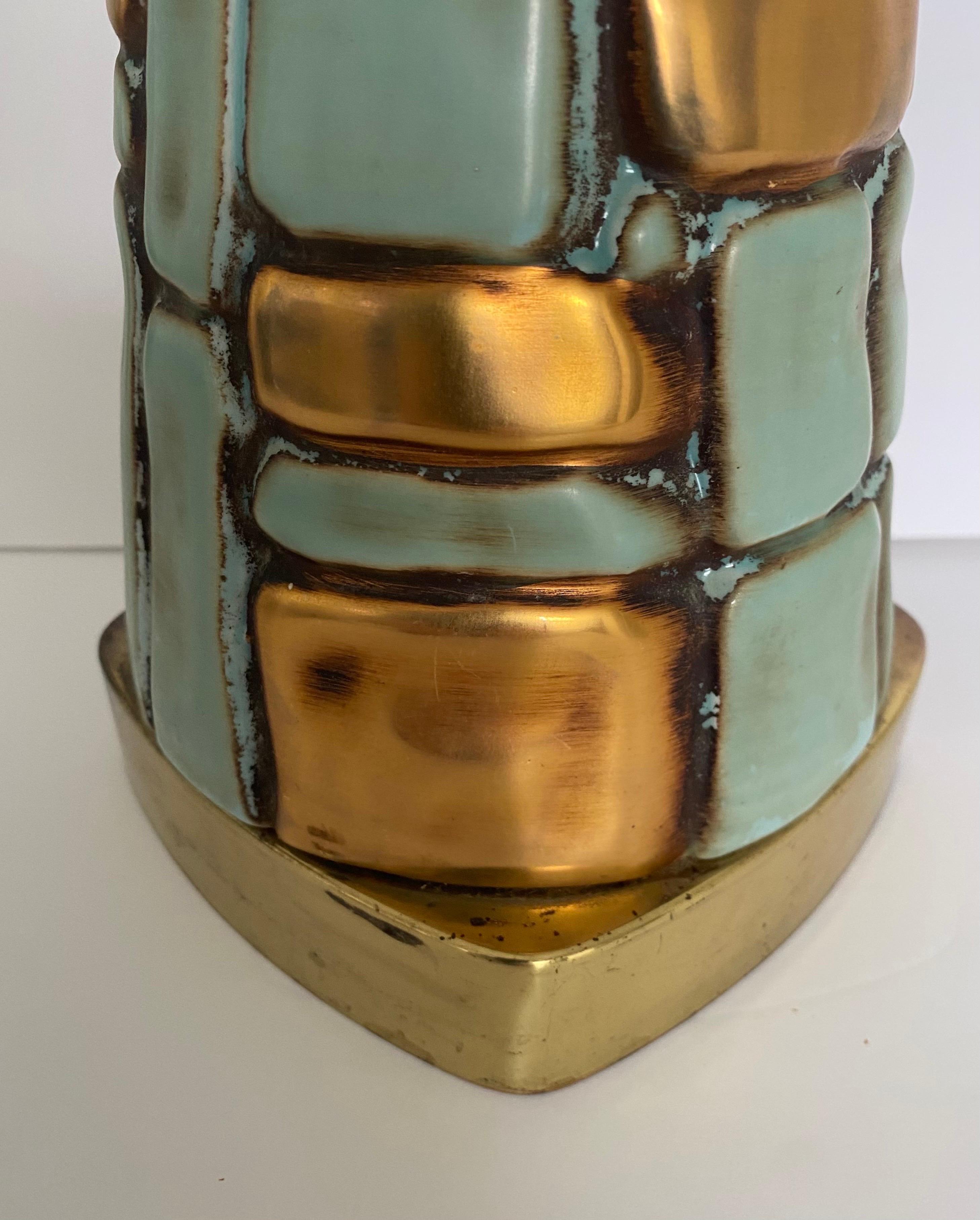 Lampe de bureau sculpturale mi-siècle moderne en mosaïque turquoise et or  en vente 5