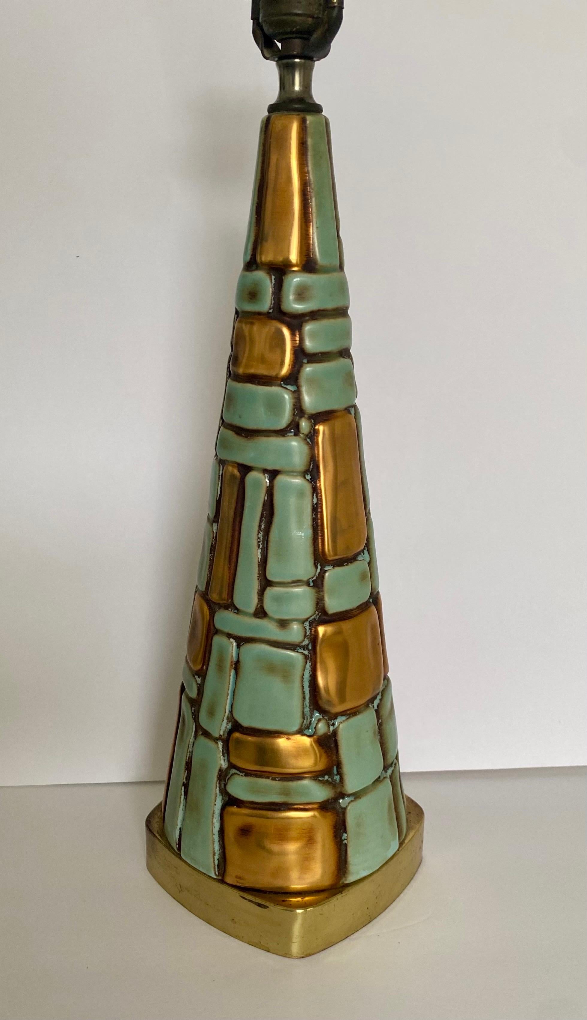 Mid-Century Modern Lampe de bureau sculpturale mi-siècle moderne en mosaïque turquoise et or  en vente