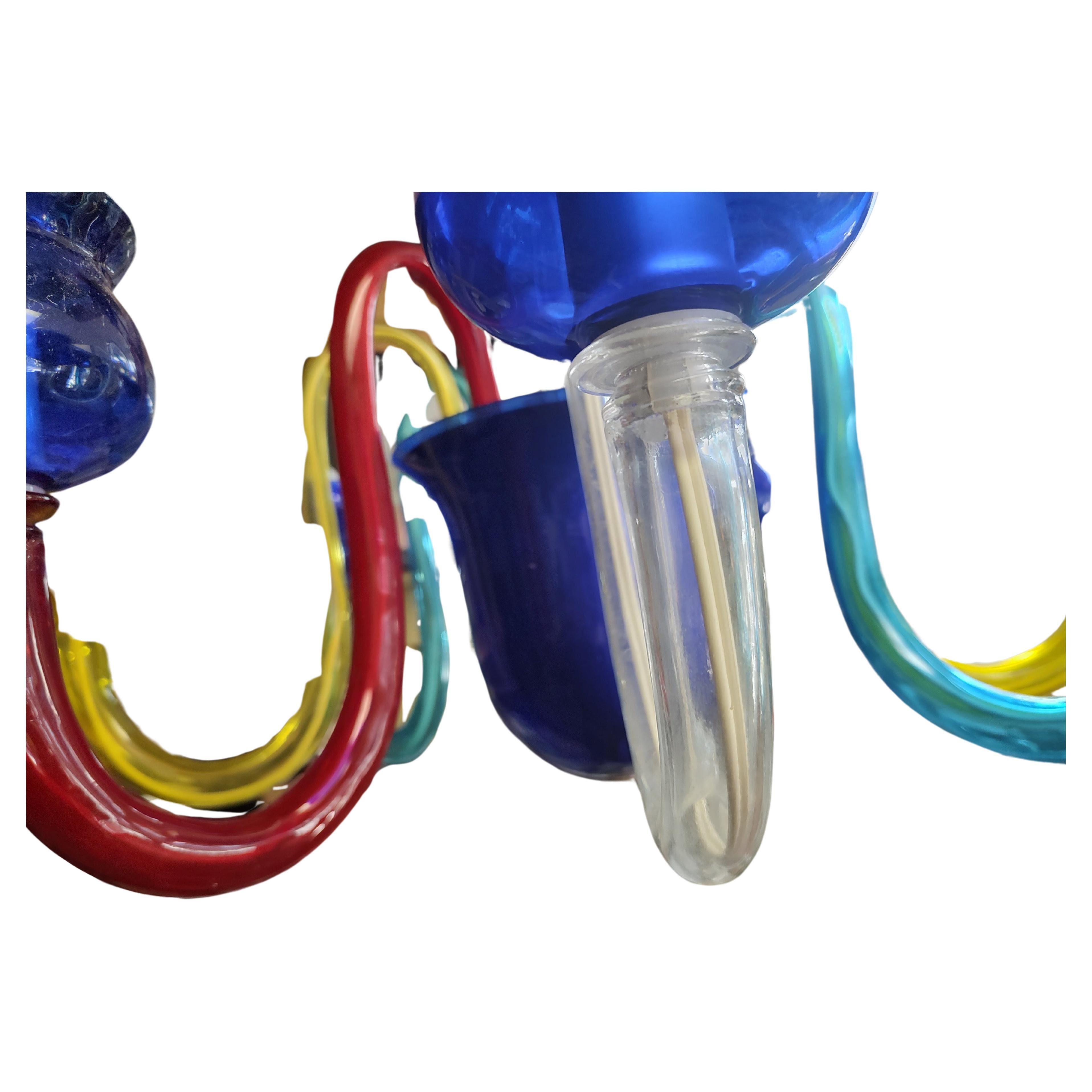 italien The Moderns Modern Sculptural Multi Colored Venetian 8 Arm Chandelier en vente